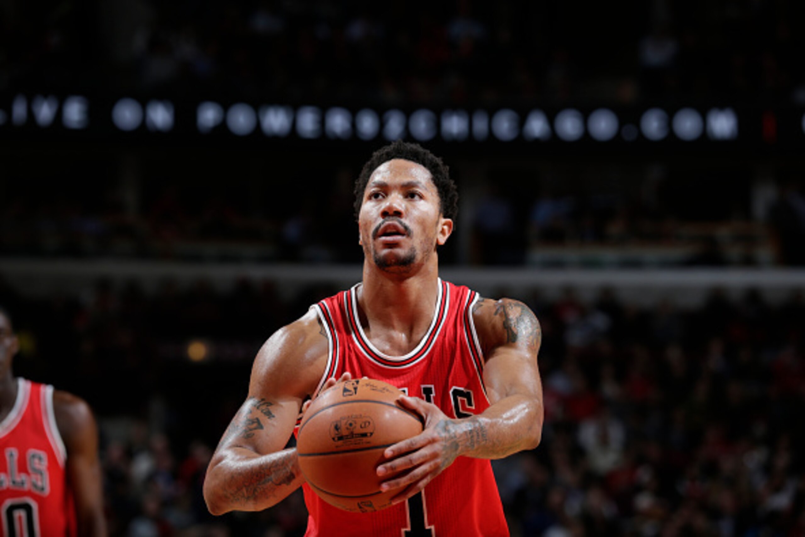 CHICAGO, IL - FEBRUARY 12:  Derrick Rose #1 of the Chicago Bulls shoots a free throw against the Cleveland Cavaliers during the game on February 12, 2015 at the United Center in Chicago, Illinois. NOTE TO USER: User expressly acknowledges and agrees that,