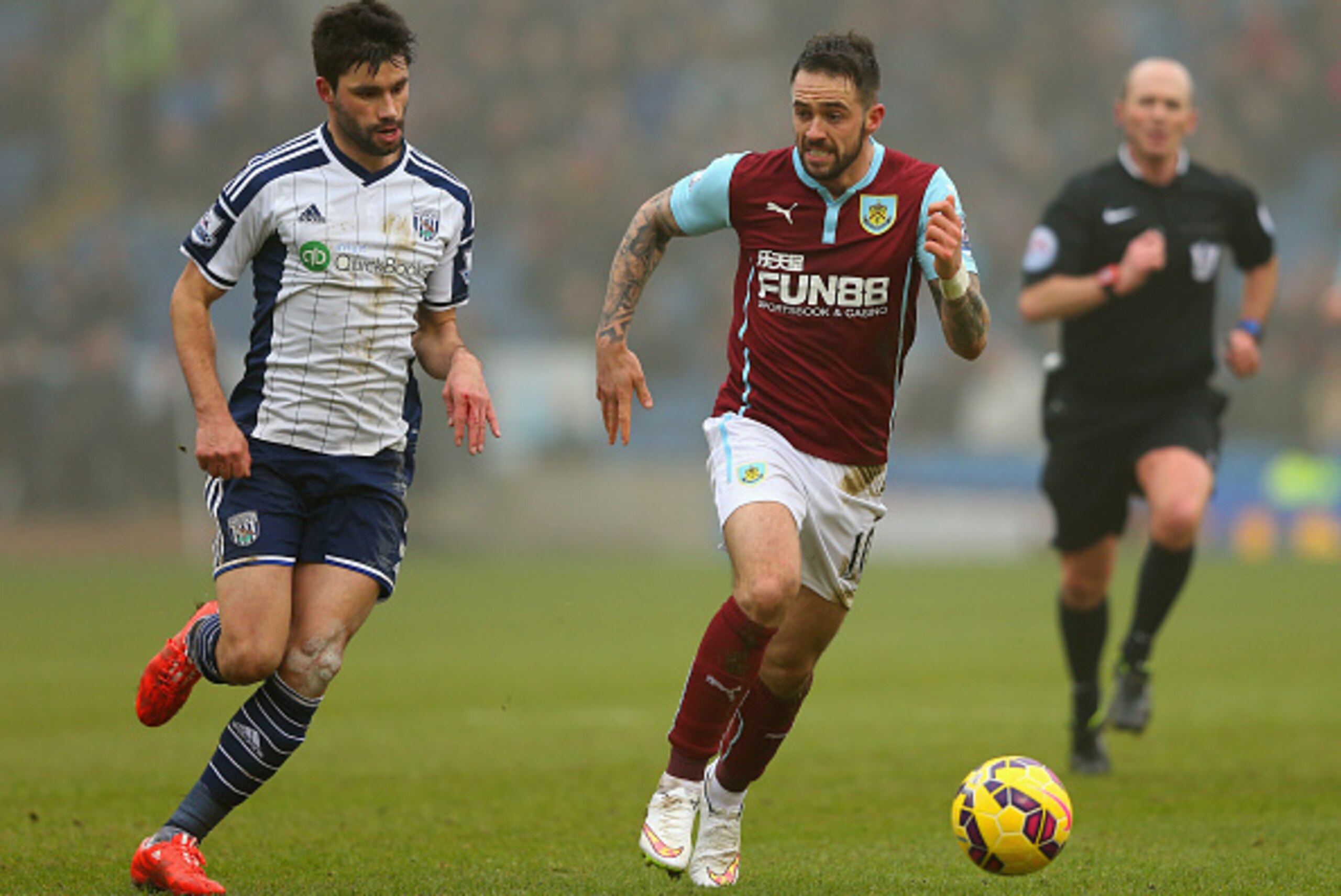 BURNLEY, ENGLAND - FEBRUARY 08:  Claudio Yacob of West Brom and Danny Ings of Burnley conmpete for the ball during the Barclays Premier League match between Burnley and West Bromwich Albion at Turf Moor on February 8, 2015 in Burnley, England.  (Photo by 