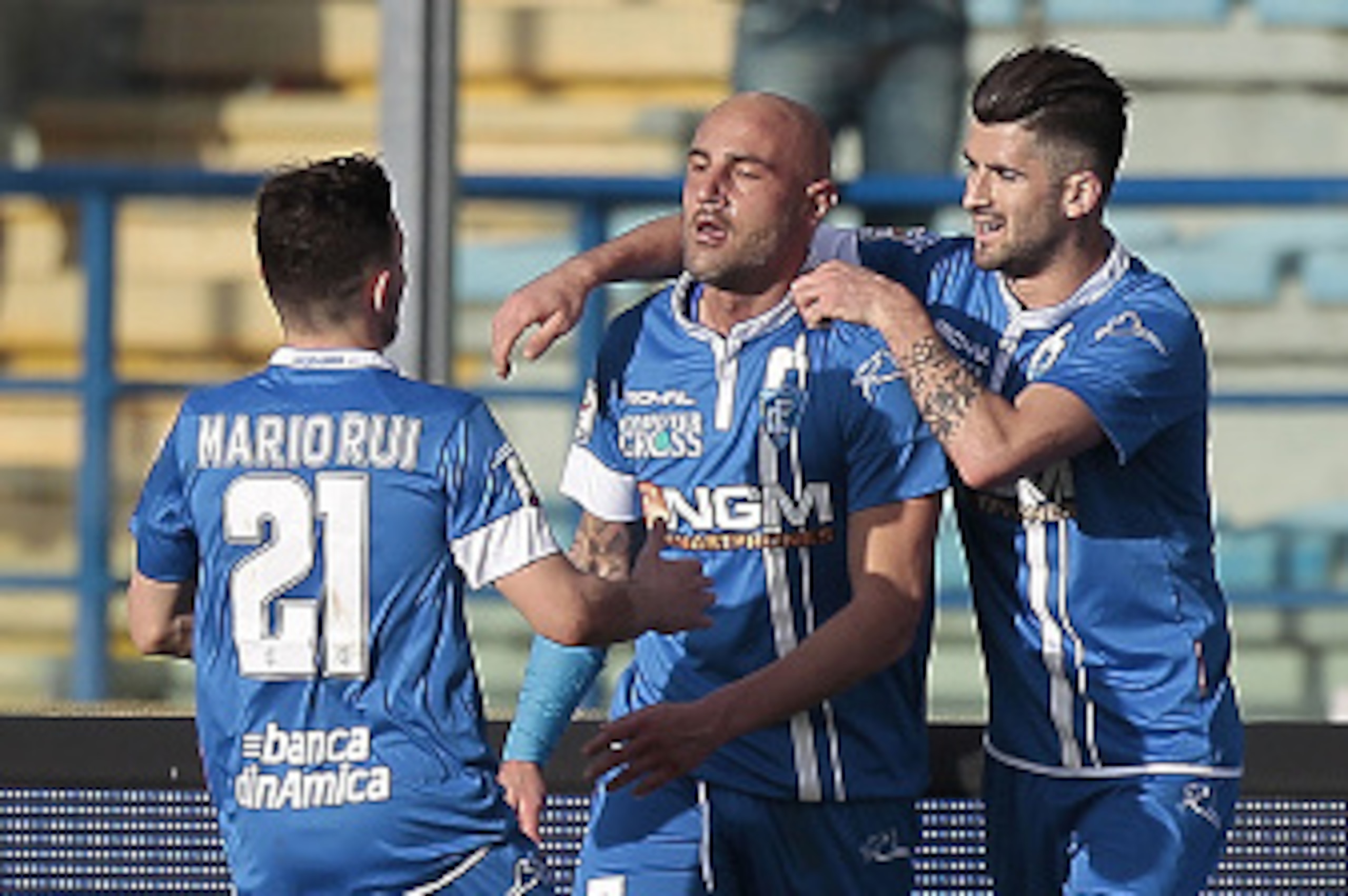 EMPOLI, ITALY - FEBRUARY 22: Massimo Maccarone of Empoli FC celebrates after scoring a goal during the Serie A match between Empoli FC and AC Chievo Verona at Stadio Carlo Castellani on February 22, 2015 in Empoli, Italy.  (Photo by Gabriele Maltinti/Gett