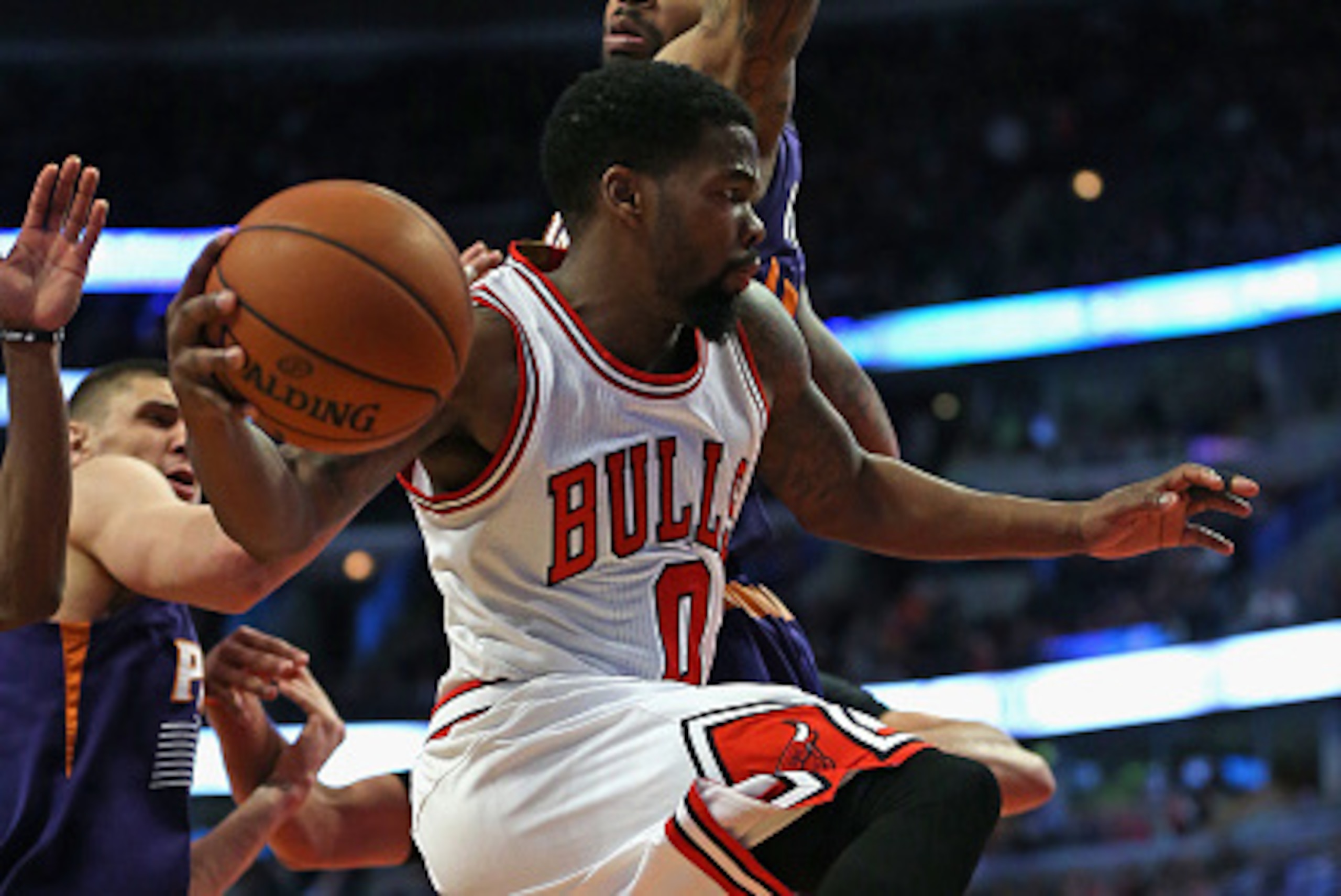 CHICAGO, IL - FEBRUARY 21: Aaron Brooks #0 of the Chicago Bulls leaps to pass past Markieff Morris #11 of the Phoenix Suns at the United Center on February 21, 2015 in Chicago, Illinois. NOTE TO USER: User expressly acknowledges and agrees that, by downlo CHICAGO, IL - FEBRUARY 21: Aaron Brooks #0 of the Chicago Bulls leaps to pass past Markieff Morris #11 of the Phoenix Suns at the United Center on February 21, 2015 in Chicago, Illinois. NOTE TO USER: User expressly acknowledges and agrees that, by downlo