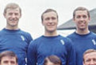 Ron Harris (centre)