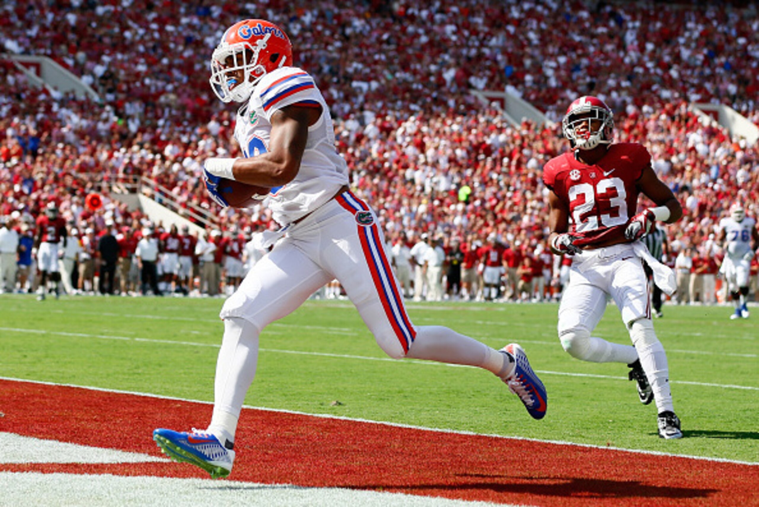 TUSCALOOSA, AL - SEPTEMBER 20: Valdez Showers #10 of the Florida Gators takes a reception in for a touchdown against Jabriel Washington #23 of the Alabama Crimson Tide at Bryant-Denny Stadium on September 20, 2014 in Tuscaloosa, Alabama. (Photo by Kevin TUSCALOOSA, AL - SEPTEMBER 20: Valdez Showers #10 of the Florida Gators takes a reception in for a touchdown against Jabriel Washington #23 of the Alabama Crimson Tide at Bryant-Denny Stadium on September 20, 2014 in Tuscaloosa, Alabama. (Photo by Kevin