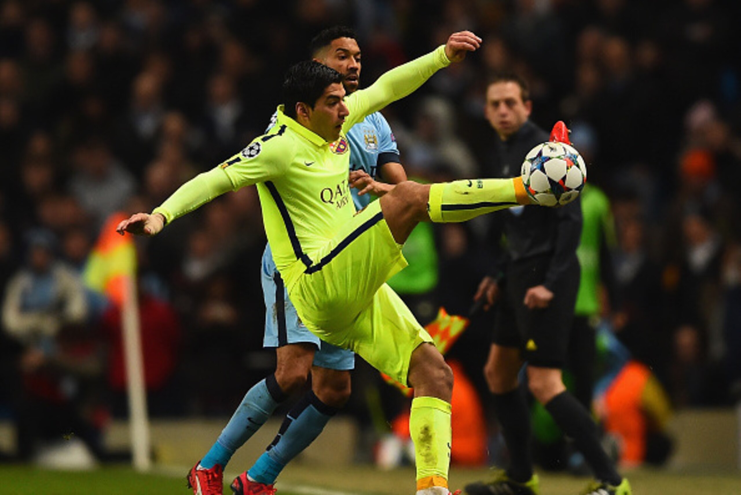 MANCHESTER, ENGLAND - FEBRUARY 24:  Luis Suarez of Barcelona controls the ball under pressure from Gael Clichy of Manchester City during the UEFA Champions League Round of 16 match between Manchester City and Barcelona at Etihad Stadium on February 24, 20