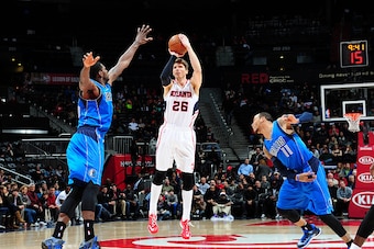 ATLANTA, GA - FEBRUARY 25: Kyle Korver #26 of the Atlanta Hawks puts up a shot against the Dallas Mavericks on February 25, 2015 at Philips Arena in Atlanta, Georgia. NOTE TO USER: User expressly acknowledges and agrees that, by downloading and/or using ATLANTA, GA - FEBRUARY 25: Kyle Korver #26 of the Atlanta Hawks puts up a shot against the Dallas Mavericks on February 25, 2015 at Philips Arena in Atlanta, Georgia. NOTE TO USER: User expressly acknowledges and agrees that, by downloading and/or using