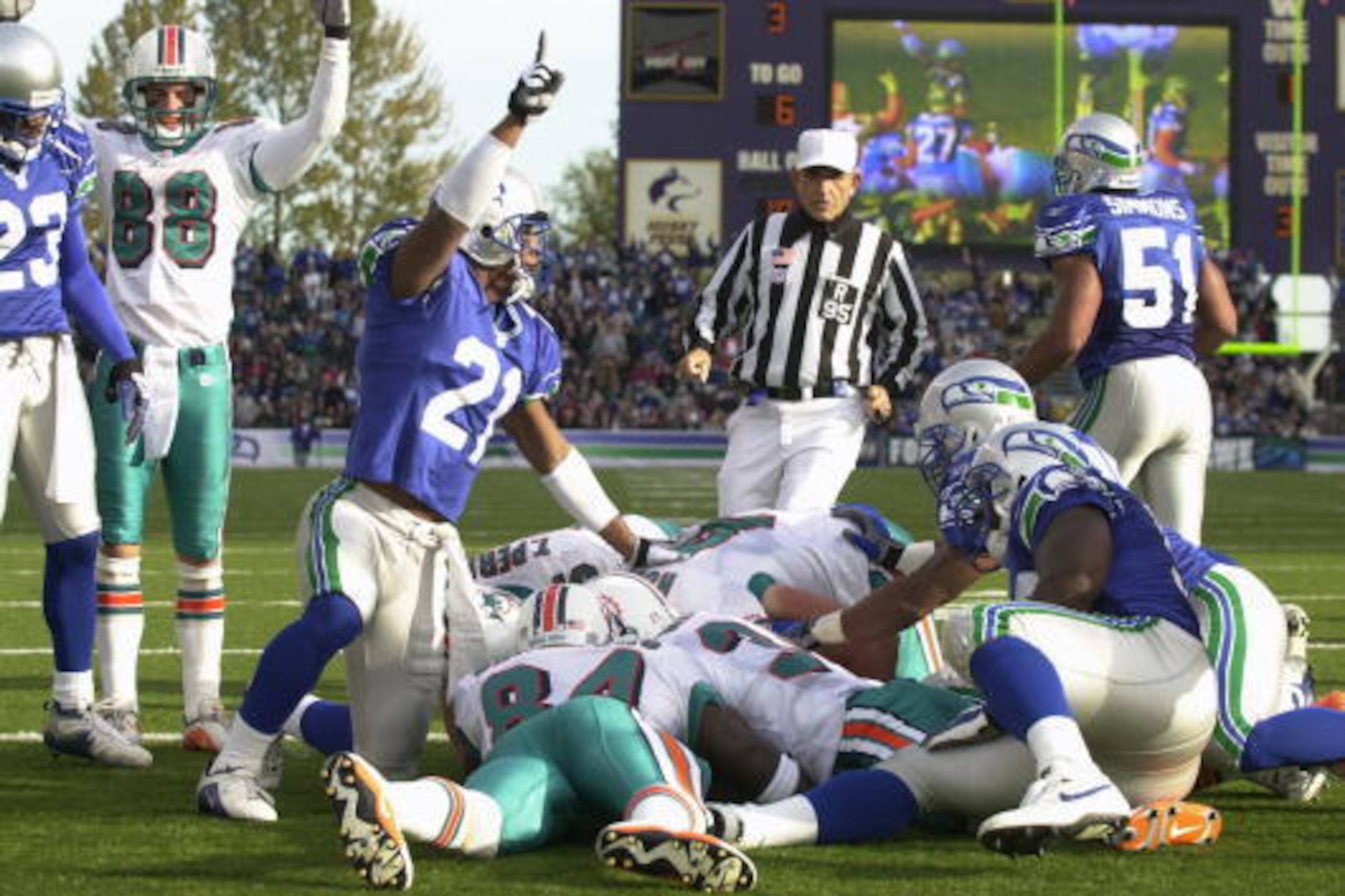 28 OCT 2001:  Ken Lucas #21 of the Miami Dolphins looks at the referee for the call on a fumble recovery against the Seattle Seahawks during the game at Husky Stadium in Seattle, Washington. The Dolphins won 24-20. DIGITAL IMAGE Mandatory Credit: Otto Gre