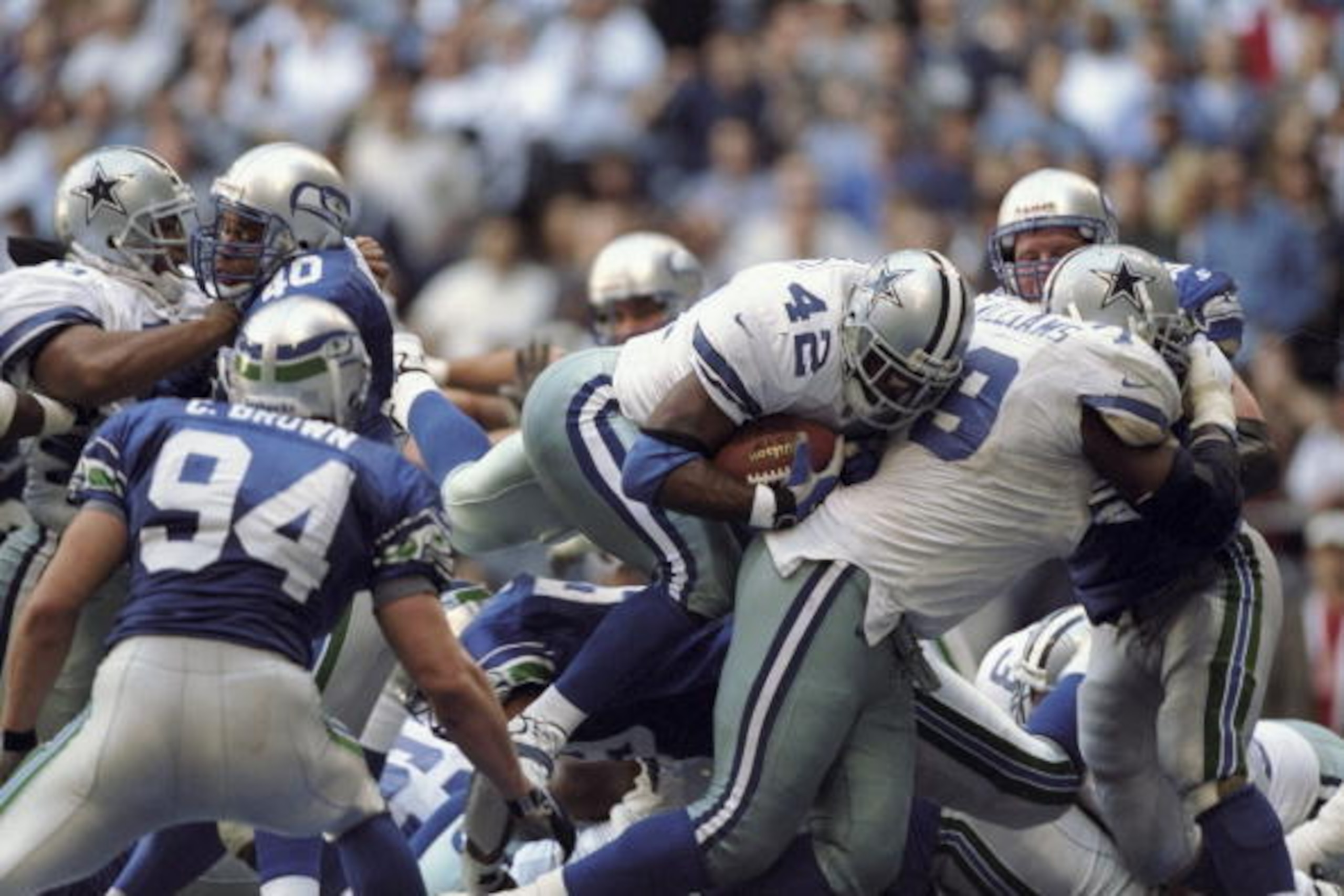 22 Nov 1998:  Running back Chris Warren #42 of the Dallas Cowboys in action during the game against the Seattle Seahawks at the Texas Stadium in Irving, Texas. The Cowboys defeated the Seahawks 30-22. Mandatory Credit: Stephen Dunn  /Allsport