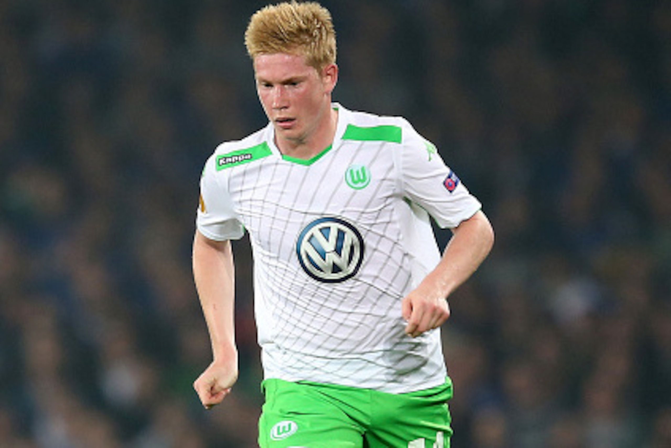 LIVERPOOL, ENGLAND - SEPTEMBER 18:  Kevin de Bruyne of VfL Wolfsburg controls the ball during the UEFA Europa League match between Everton FC and VfL Wolfsburg on September 18, 2014 in Liverpool, United Kingdom.  (Photo by Jan Kruger/Getty Images)