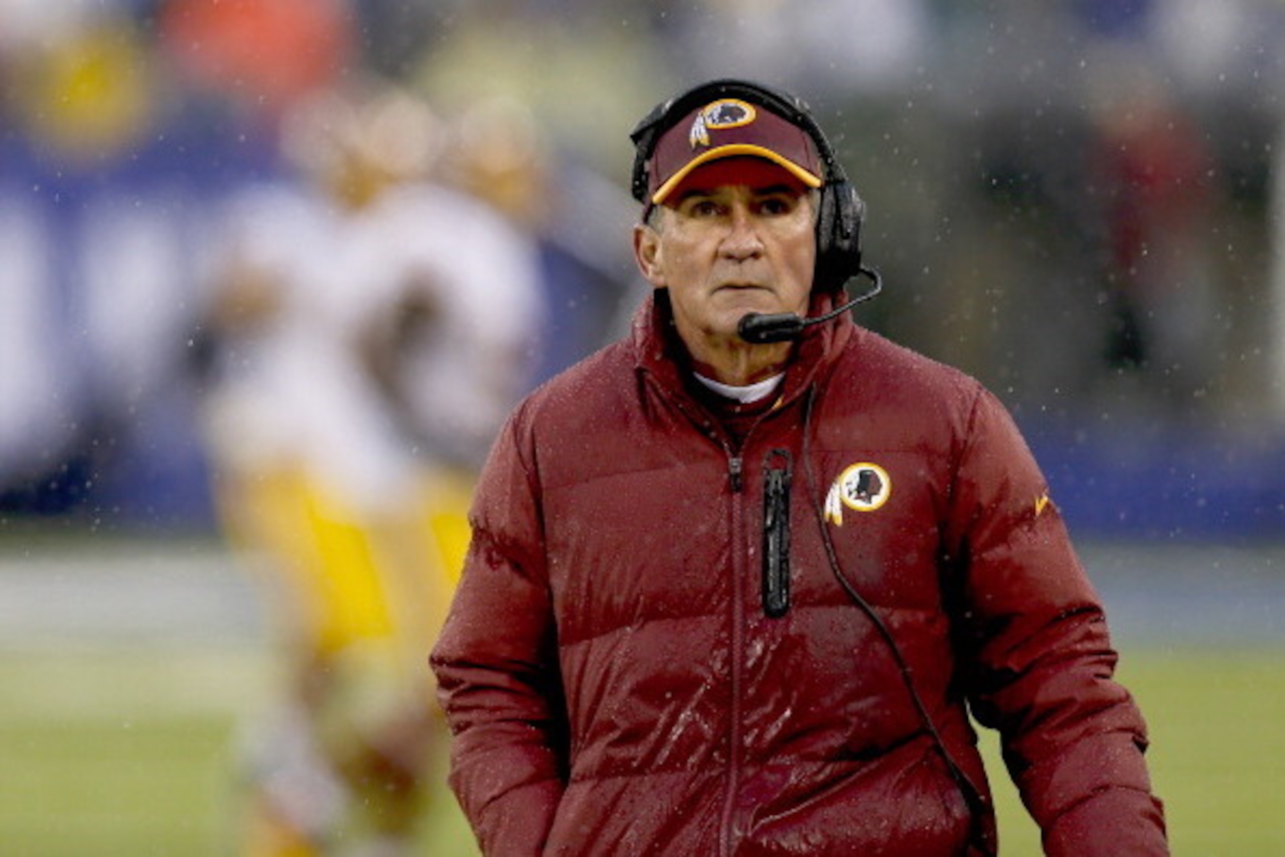 EAST RUTHERFORD, NJ - DECEMBER 29:   Head coach Mike Shanahan of the Washington Redskins walks on the sidelines against the New York Giants uring their game at MetLife Stadium on December 29, 2013 in East Rutherford, New Jersey.  (Photo by Jeff Zelevansky