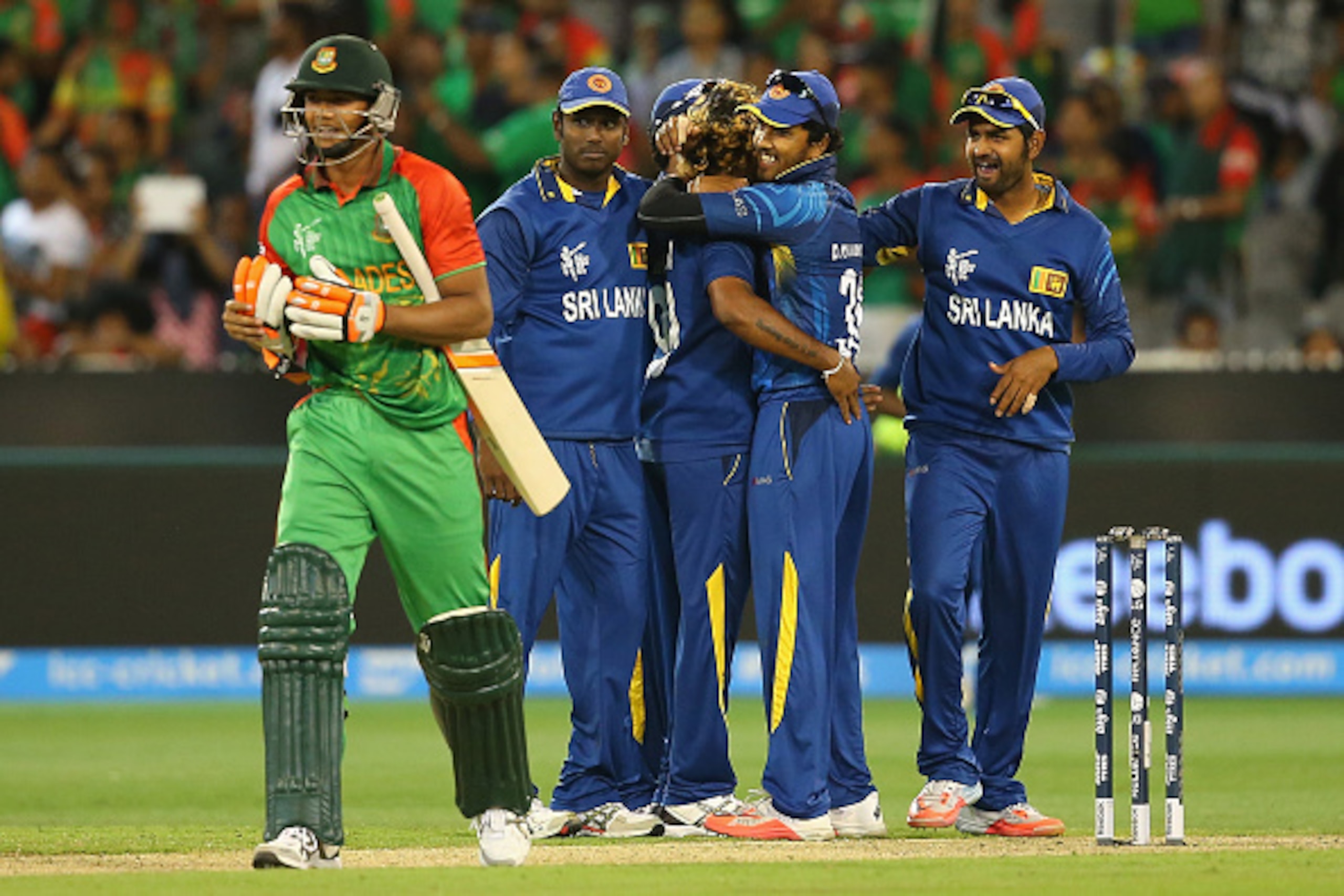 MELBOURNE, AUSTRALIA - FEBRUARY 26:  Lasith Malinga of Sri Lanka is congratulated by team mates after getting the wicket of Taskin Ahmed of Bangladesh during the 2015 ICC Cricket World Cup match between Sri Lanka and Bangladesh at Melbourne Cricket Ground