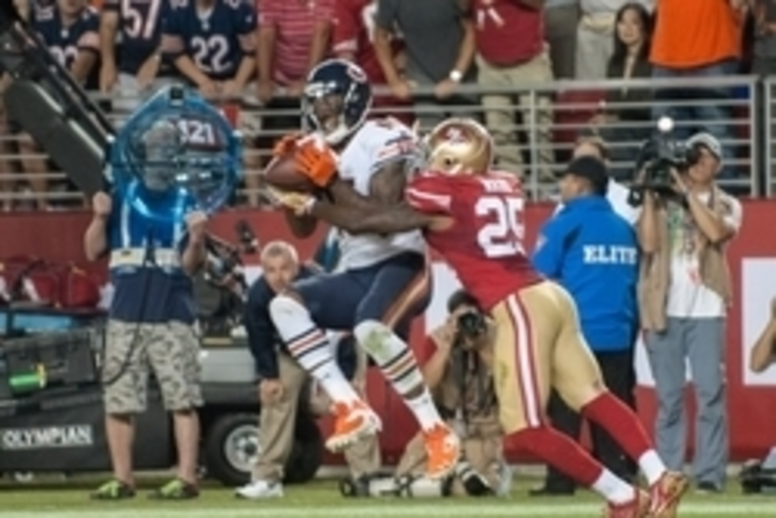 Sep 14, 2014; Santa Clara, CA, USA; Chicago Bears wide receiver Brandon Marshall (15) catches a touchdown pass against San Francisco 49ers strong safety Jimmie Ward (25) during the fourth quarter at Levi's Stadium. The Chicago Bears defeated the San Franc