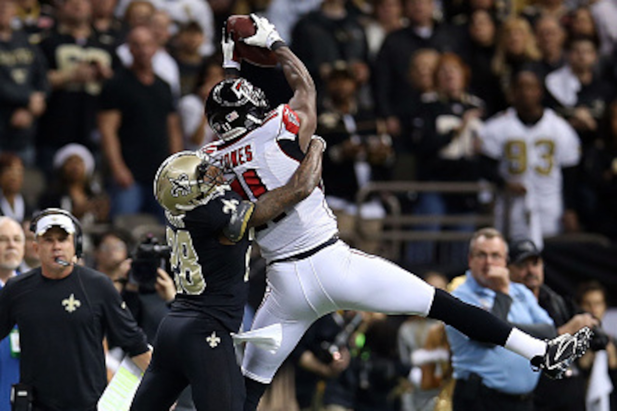 NEW ORLEANS, LA - DECEMBER 21: Julio Jones #11 of the Atlanta Falcons catches a pass in front of Keenan Lewis #28 of the New Orleans Saints during the first quarter of a game at the Mercedes-Benz Superdome on December 21, 2014 in New Orleans, Louisiana. NEW ORLEANS, LA - DECEMBER 21: Julio Jones #11 of the Atlanta Falcons catches a pass in front of Keenan Lewis #28 of the New Orleans Saints during the first quarter of a game at the Mercedes-Benz Superdome on December 21, 2014 in New Orleans, Louisiana.