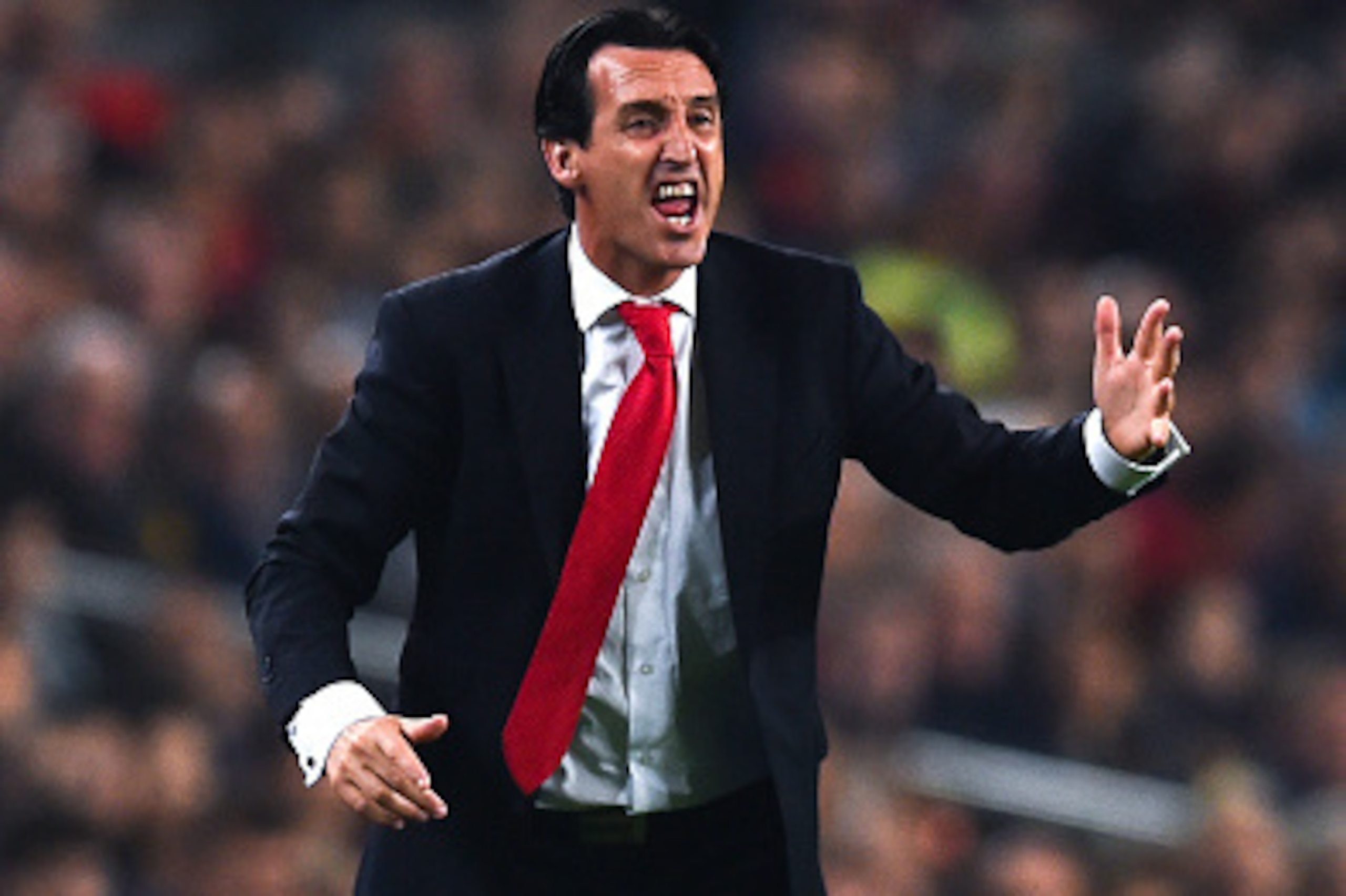 BARCELONA, SPAIN - NOVEMBER 22:  Head coach Unai Emery of Sevilla FC directs his players during the La Liga mach between FC Barcelona and Sevilla FC at Camp Nou on November 22, 2014 in Barcelona, Spain. Lionel Messi has matches Telmo Zarra's record of goa
