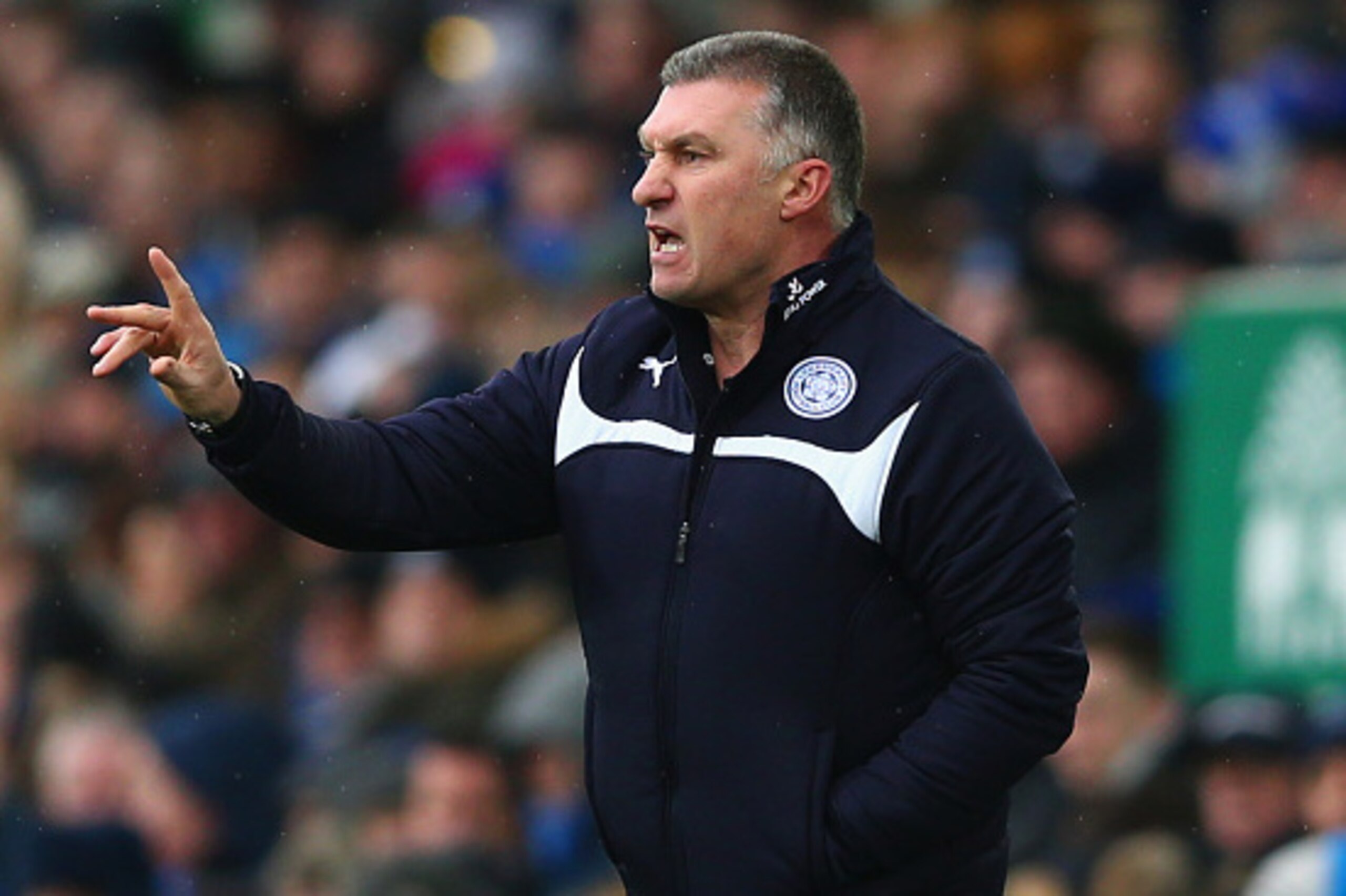 LIVERPOOL, ENGLAND - FEBRUARY 22:  Nigel Pearson manager of Leicester City gives instructions during the Barclays Premier League match between Everton and Leicester City at Goodison Park on February 22, 2015 in Liverpool, England.  (Photo by Clive Brunski