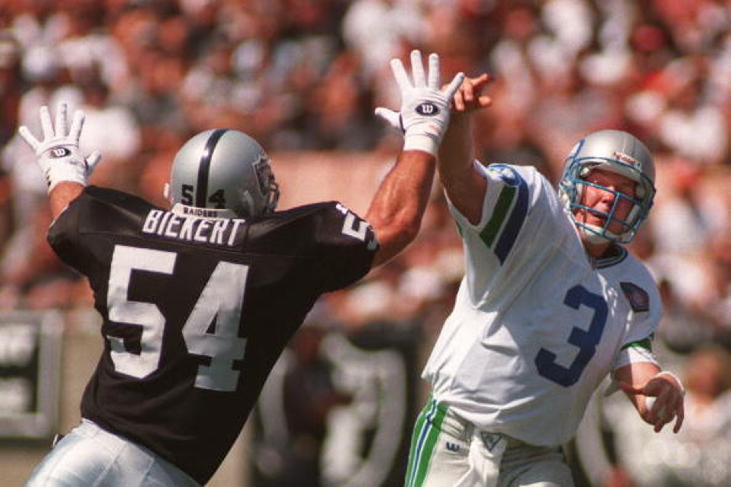 11 SEP 1994:  SEATTLE QUARTERBACK RICK MIRER DELIVERS A PASS OVER A RUSHING GREG BIEKERT OF LOS ANGELES DURING THE SEAHAWKS 38-9 VICTORY OVER THE RAIDERS AT THE LOS ANGELES COLISEUM.  Mandatory Credit: Matthew Stockman/ALLSPORT