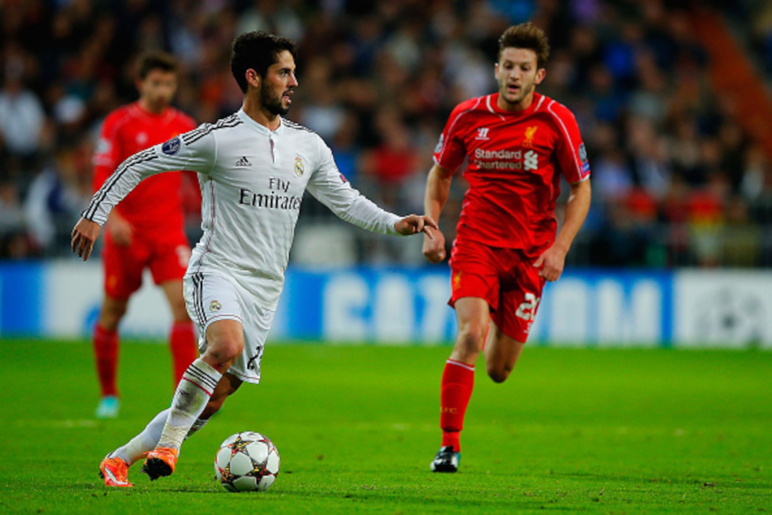 MADRID, SPAIN - NOVEMBER 04: Francisco Roman Alarcon alias Isco of Real Madrid CF controls the ball against Liverpool FC players during the UEFA Champions League Group B match between Real Madrid CF and Liverpool FC at Estadio Santiago Bernabeu on Novembe