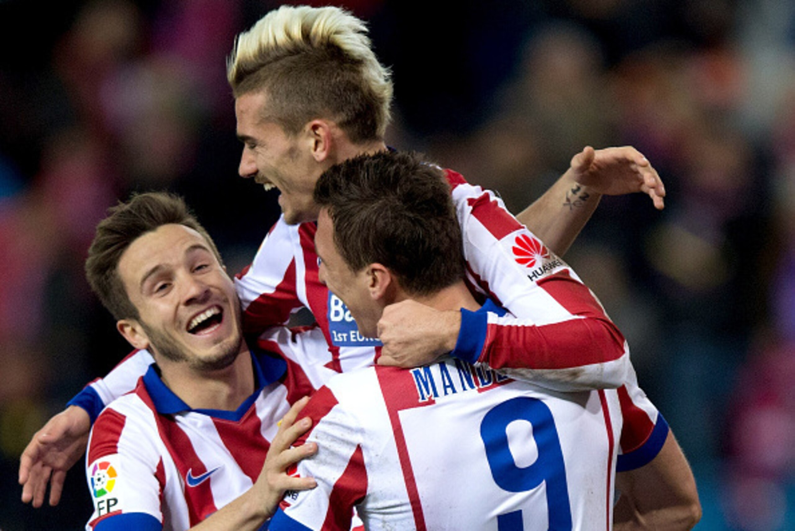 MADRID, SPAIN - FEBRUARY 21:  Antoine Griezmann (R) of Atletico de Madrid celebrates scoring their second goal with teammates Mario Mandzukic (2ndR) and Saul Niguez (L) during the La Liga match between Club Atletico de Madrid and UD Almeria at Vicente Cal