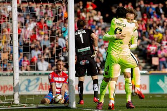 GRANADA, SPAIN - FEBRUARY 28:  Ivan Rakitic (R) of FC Barcelona celebrates scoring their opening goal with team mate Luis Suarez (L) during the La Liga match between Granada CF and FC Barcelona at Nuevo Estadio de los Carmenes on February 28, 2015 in Gran
