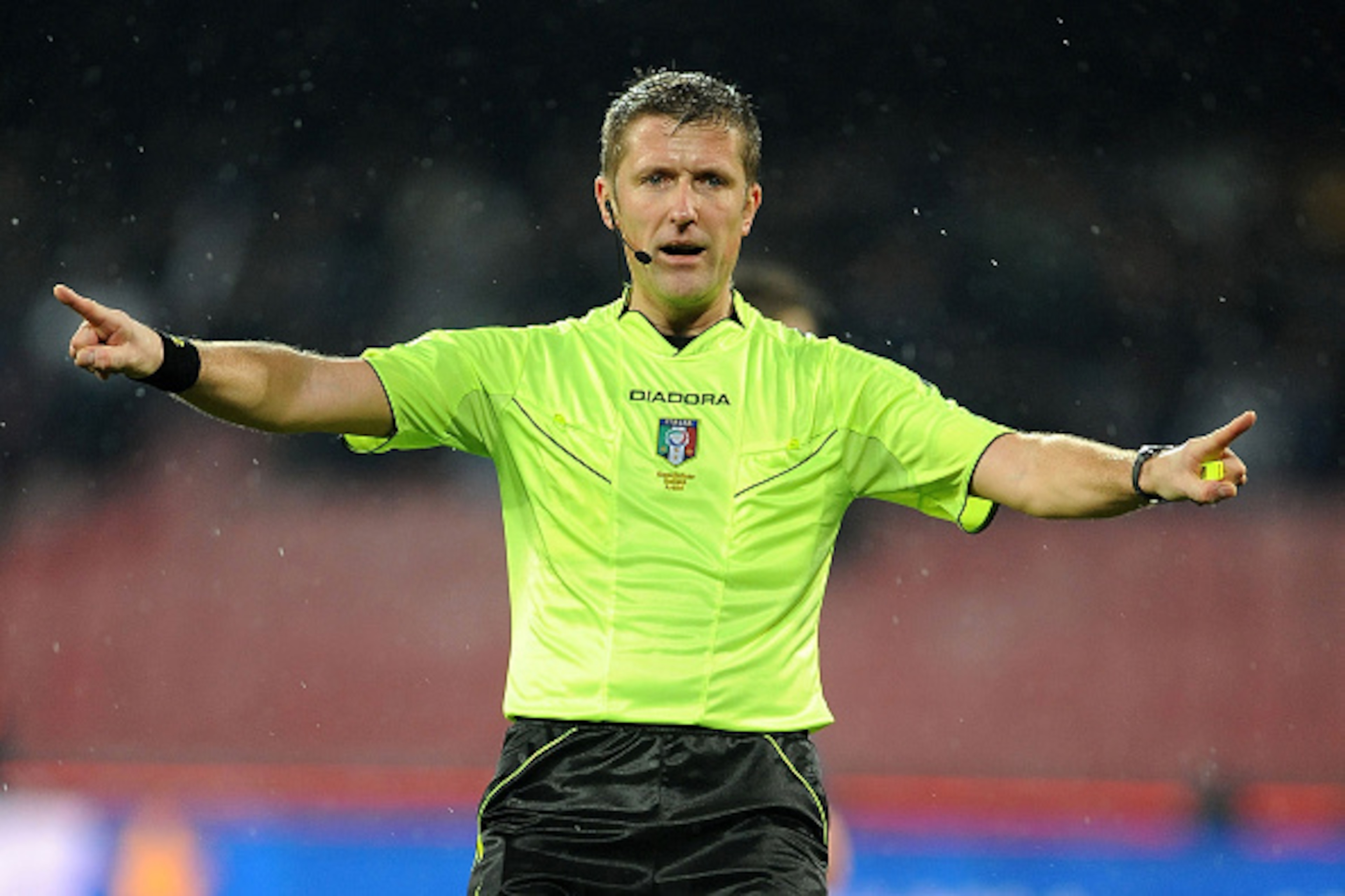 NAPLES, ITALY - JANUARY 22 : Referee Daniele Orsato during the TIM CUP match between SSC Napoli and Udinese Calcio at the San Paolo Stadium on January 22, 2015 in Naples, Italy. (Photo by Francesco Pecoraro/Getty Images)