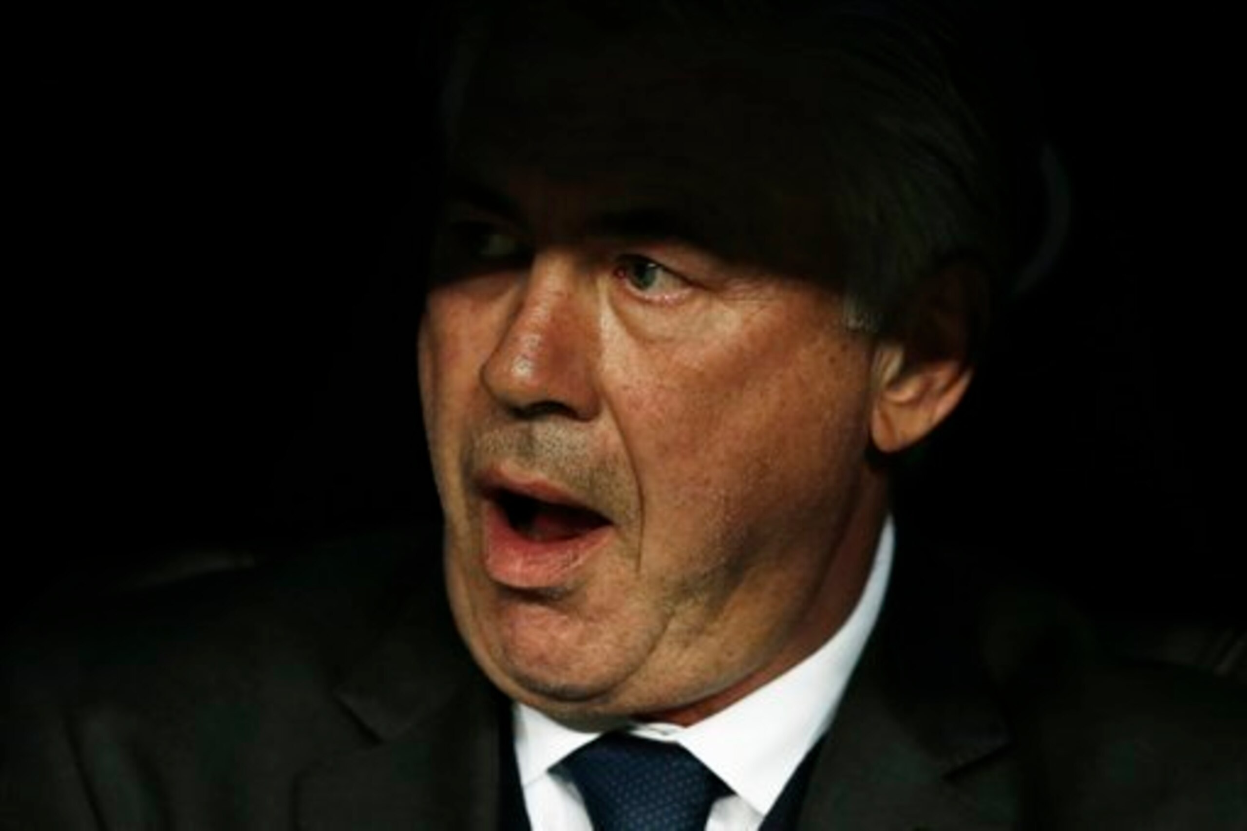 A concerned Ancelotti looks on. A concerned Ancelotti looks on.