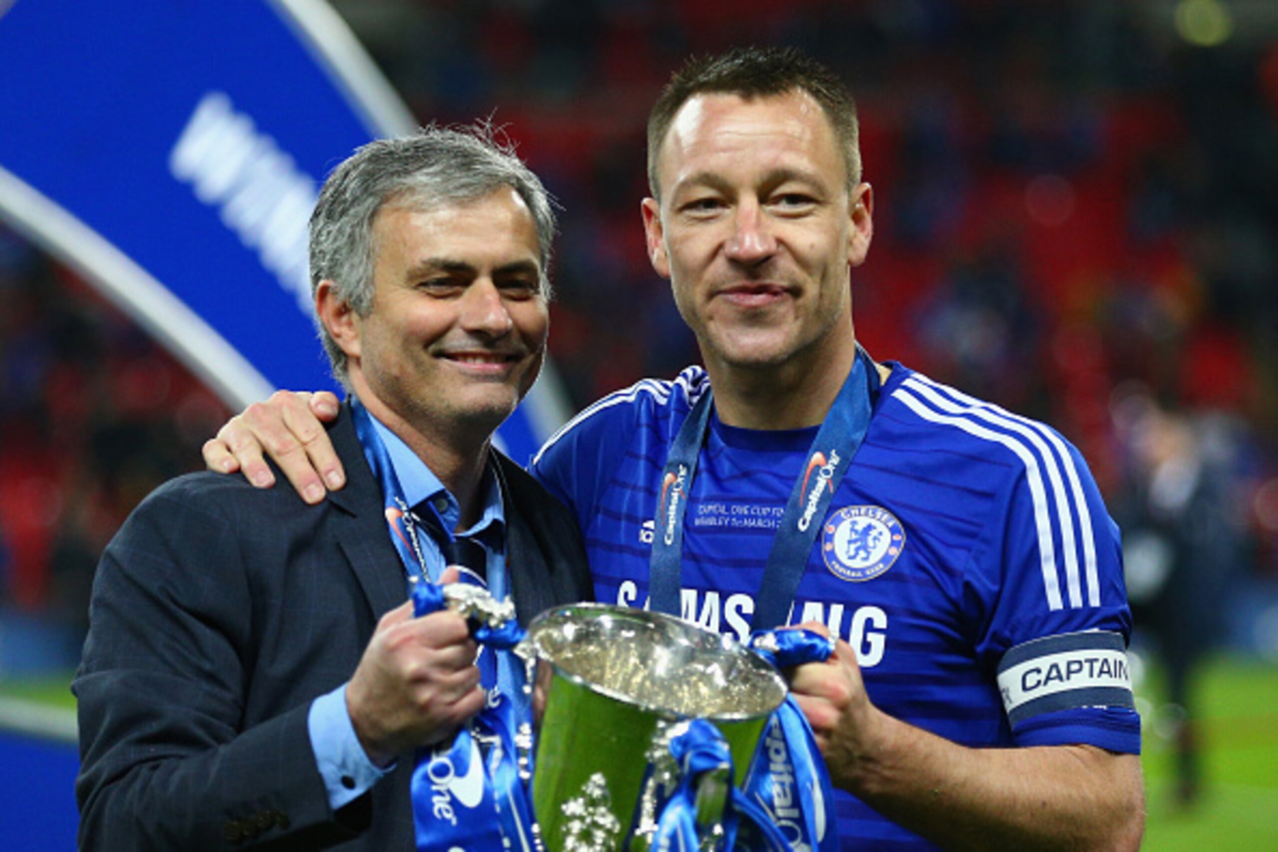 LONDON, ENGLAND - MARCH 01:  Manager Jose Mourinho of Chelsea and John Terry of Chelsea pose with the trophy during the Capital One Cup Final match between Chelsea and Tottenham Hotspur at Wembley Stadium on March 1, 2015 in London, England.  (Photo by Cl
