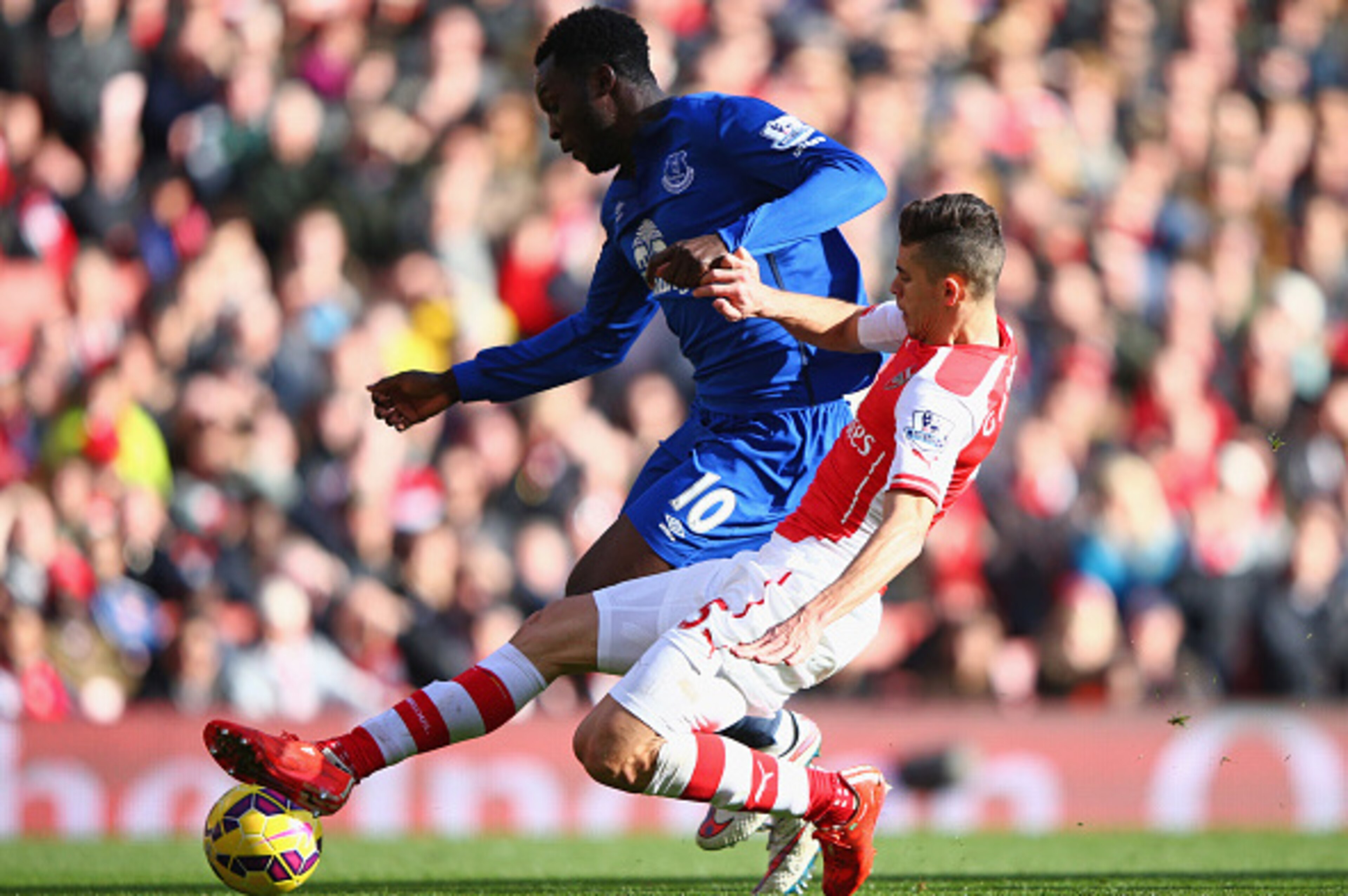 LONDON, ENGLAND - MARCH 01:  Romelu Lukaku of Everton is tackled by Gabriel of Arsenal during the Barclays Premier League match between Arsenal and Everton at Emirates Stadium on March 1, 2015 in London, England.  (Photo by Ian Walton/Getty Images)