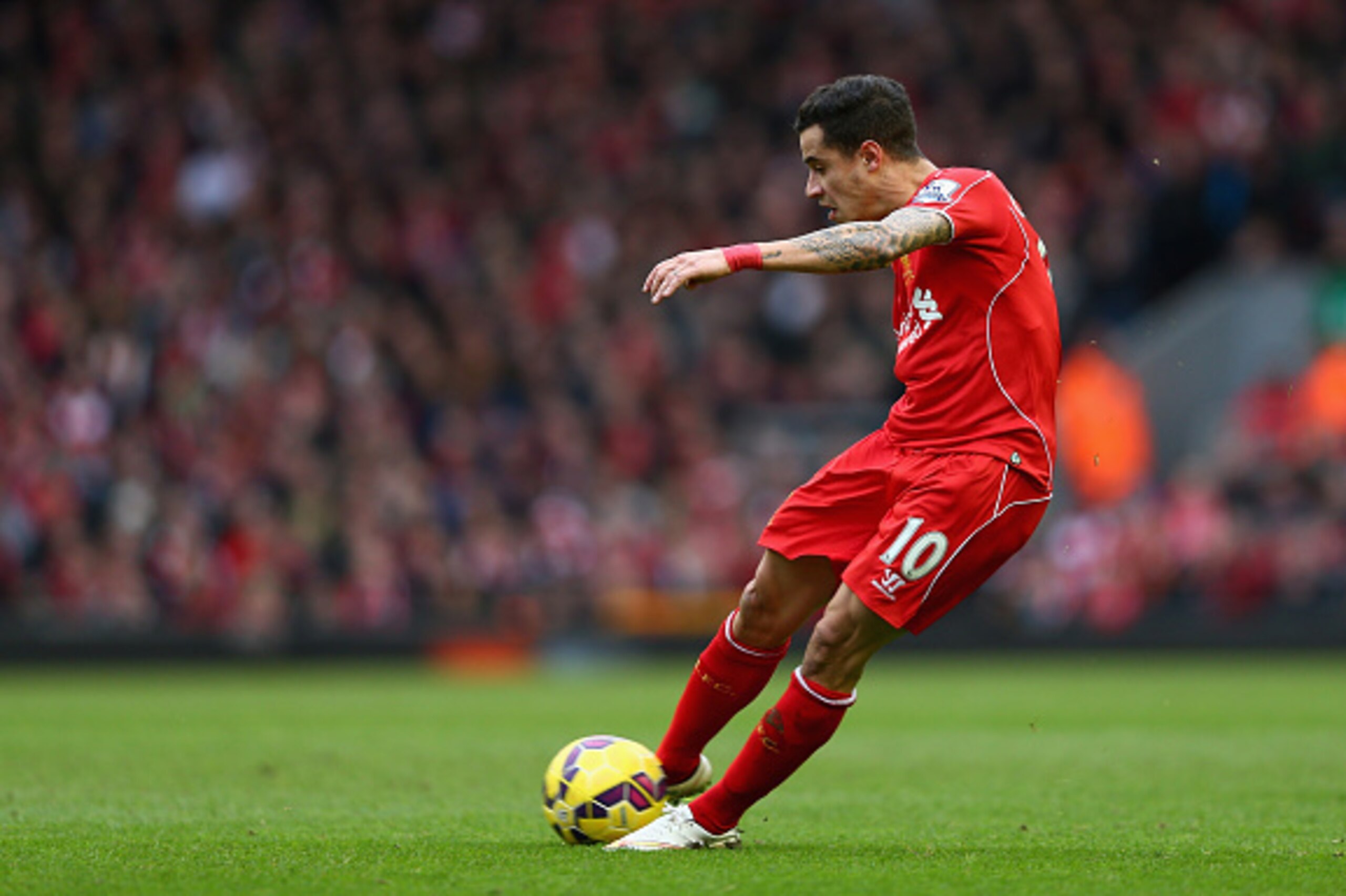 LIVERPOOL, ENGLAND - MARCH 01:  Philippe Coutinho of Liverpool takes a shot at goal during the Barclays Premier League match between Liverpool and Manchester City at Anfield on March 1, 2015 in Liverpool, England.  (Photo by Clive Brunskill/Getty Images)