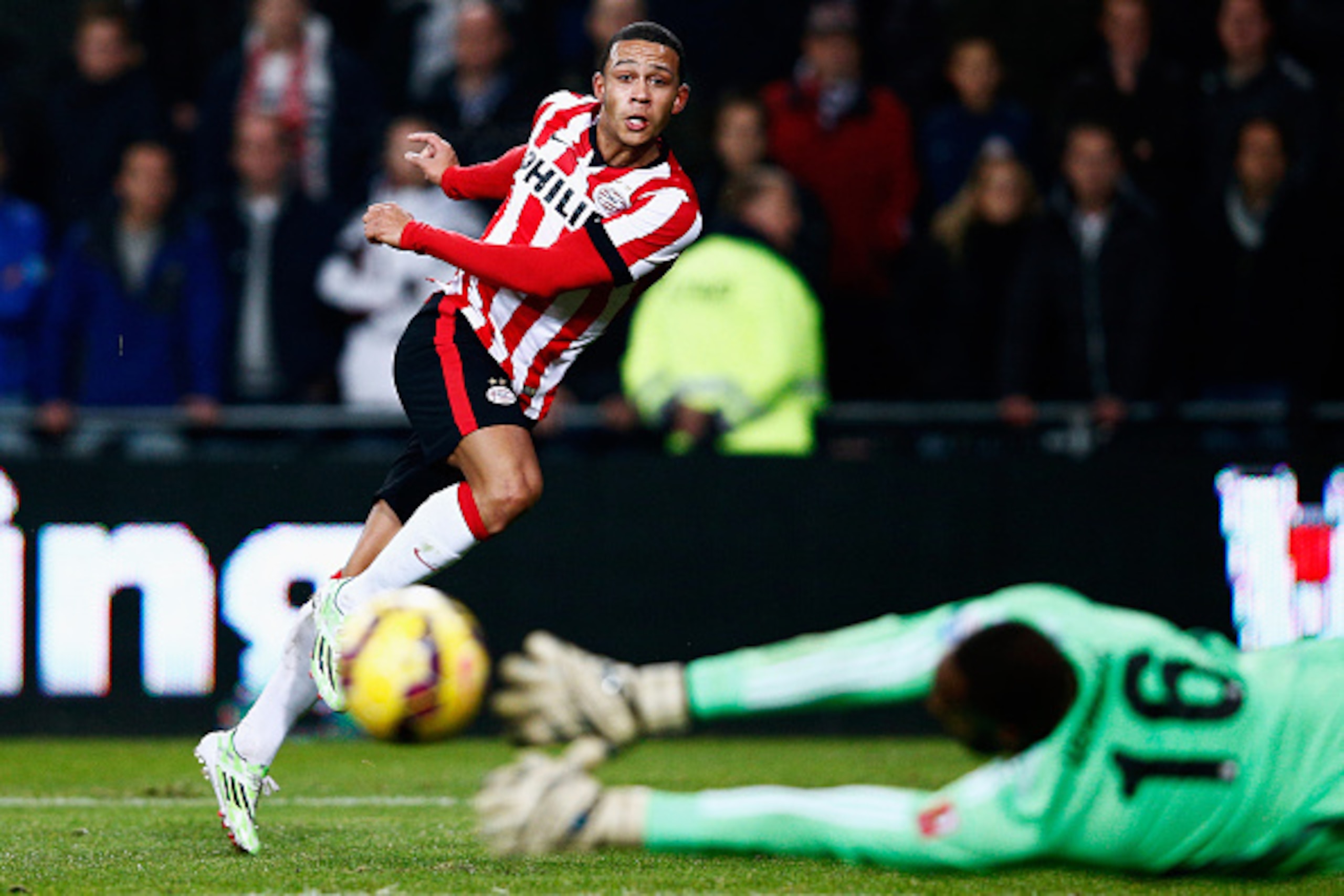 EINDHOVEN, NETHERLANDS - DECEMBER 17:  Memphis Depay of PSV shoots on goal during the Eredivisie match between PSV Eindhoven and Feyenoord Rotterdam held at the Philips Stadion on December 17, 2014 in Eindhoven, Netherlands.  (Photo by Dean Mouhtaropoulos