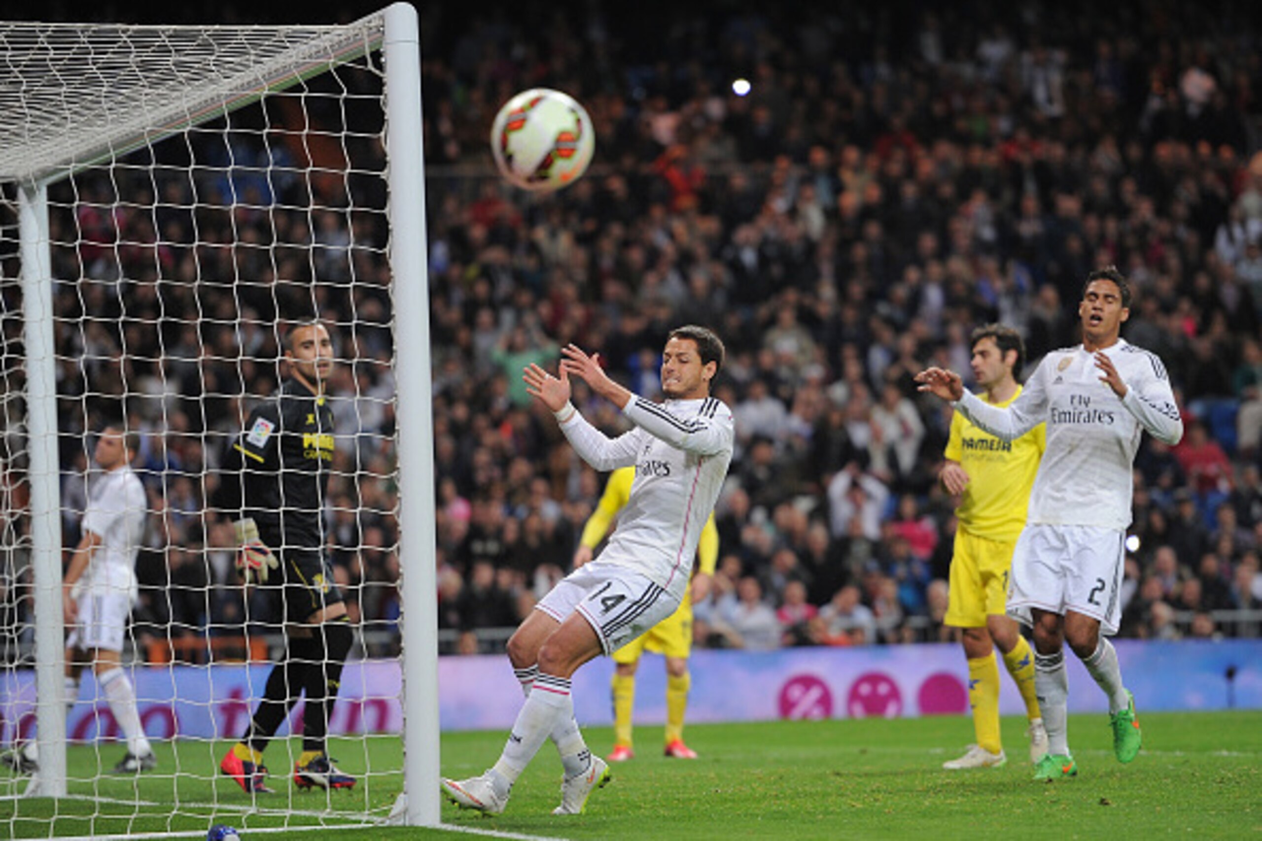 MADRID, SPAIN - MARCH 01: Javier 'Chicharito' Hernandez of Real Madrid reacts after failing to connect with a cross during the La Liga match between Real Madrid and Villarreal at Estadio Santiago Bernabeu on March 1, 2015 in Madrid, Spain. (Photo by Den MADRID, SPAIN - MARCH 01: Javier 'Chicharito' Hernandez of Real Madrid reacts after failing to connect with a cross during the La Liga match between Real Madrid and Villarreal at Estadio Santiago Bernabeu on March 1, 2015 in Madrid, Spain. (Photo by Den