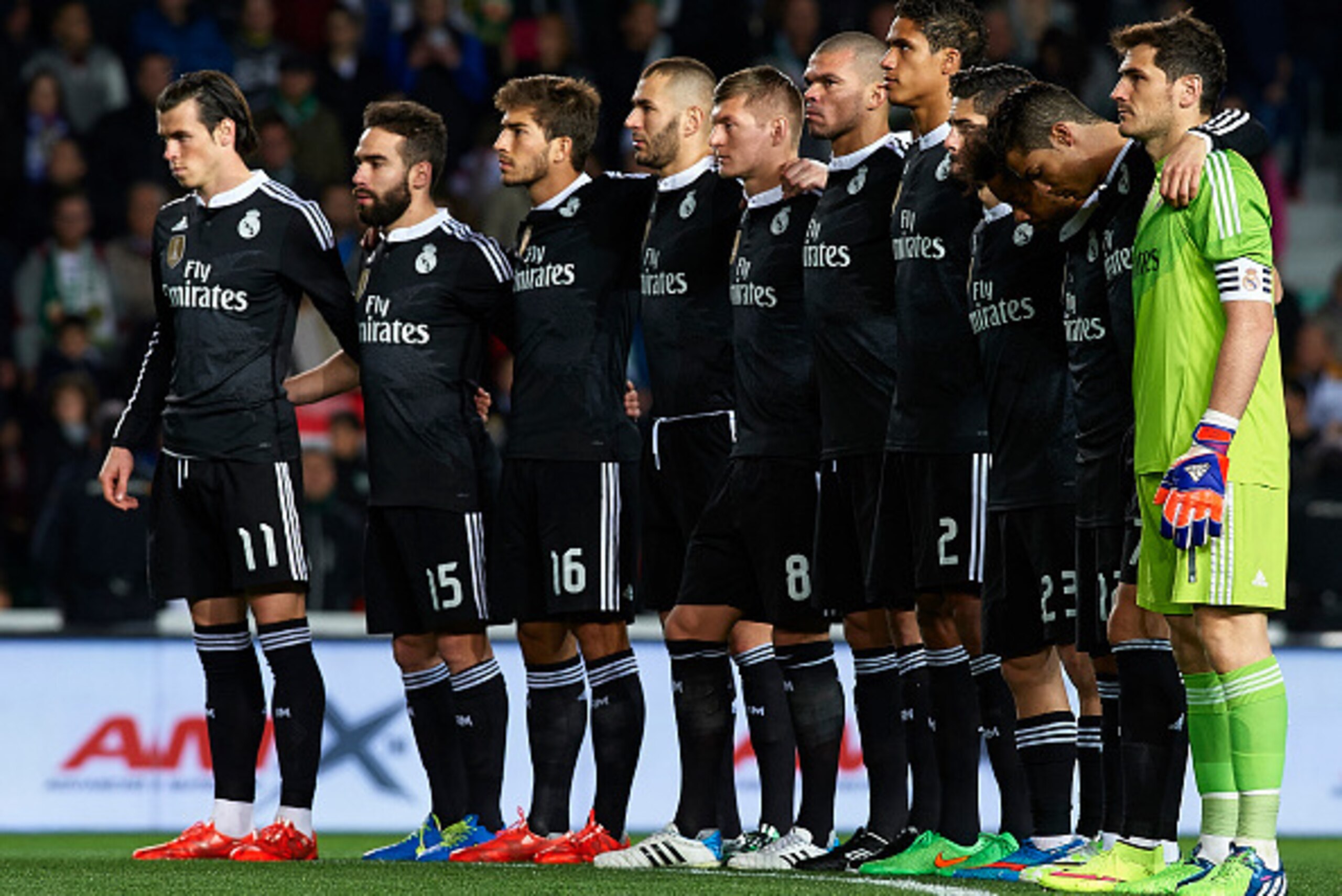 ELCHE, SPAIN - FEBRUARY 22: Real Madrid team observe a minute of silence for former Elche reservist Miguel Angel Carrilero before the La Liga match between Elche FC and Real Madrid at Estadio Manuel Martinez Valero on February 22, 2015 in Elche, Spain. (P ELCHE, SPAIN - FEBRUARY 22: Real Madrid team observe a minute of silence for former Elche reservist Miguel Angel Carrilero before the La Liga match between Elche FC and Real Madrid at Estadio Manuel Martinez Valero on February 22, 2015 in Elche, Spain. (P