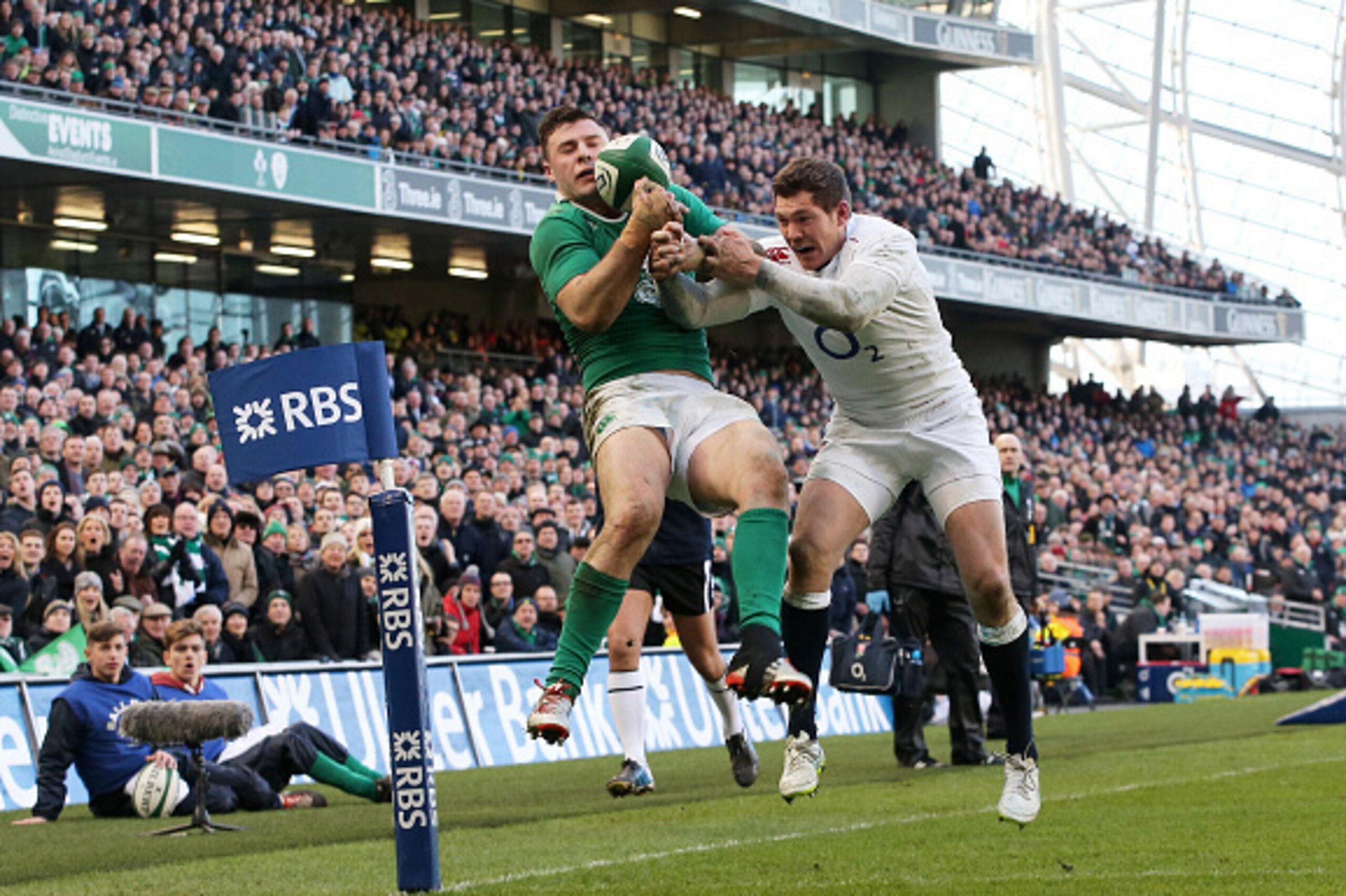 DUBLIN, IRELAND - MARCH 01: Robbie Henshaw of Ireland takes a high ball to score the opening try despite the efforts of Alex Goode of England during the RBS Six Nations match between Ireland and England at the Aviva Stadium on March 1, 2015 in Dublin, Ir DUBLIN, IRELAND - MARCH 01: Robbie Henshaw of Ireland takes a high ball to score the opening try despite the efforts of Alex Goode of England during the RBS Six Nations match between Ireland and England at the Aviva Stadium on March 1, 2015 in Dublin, Ir
