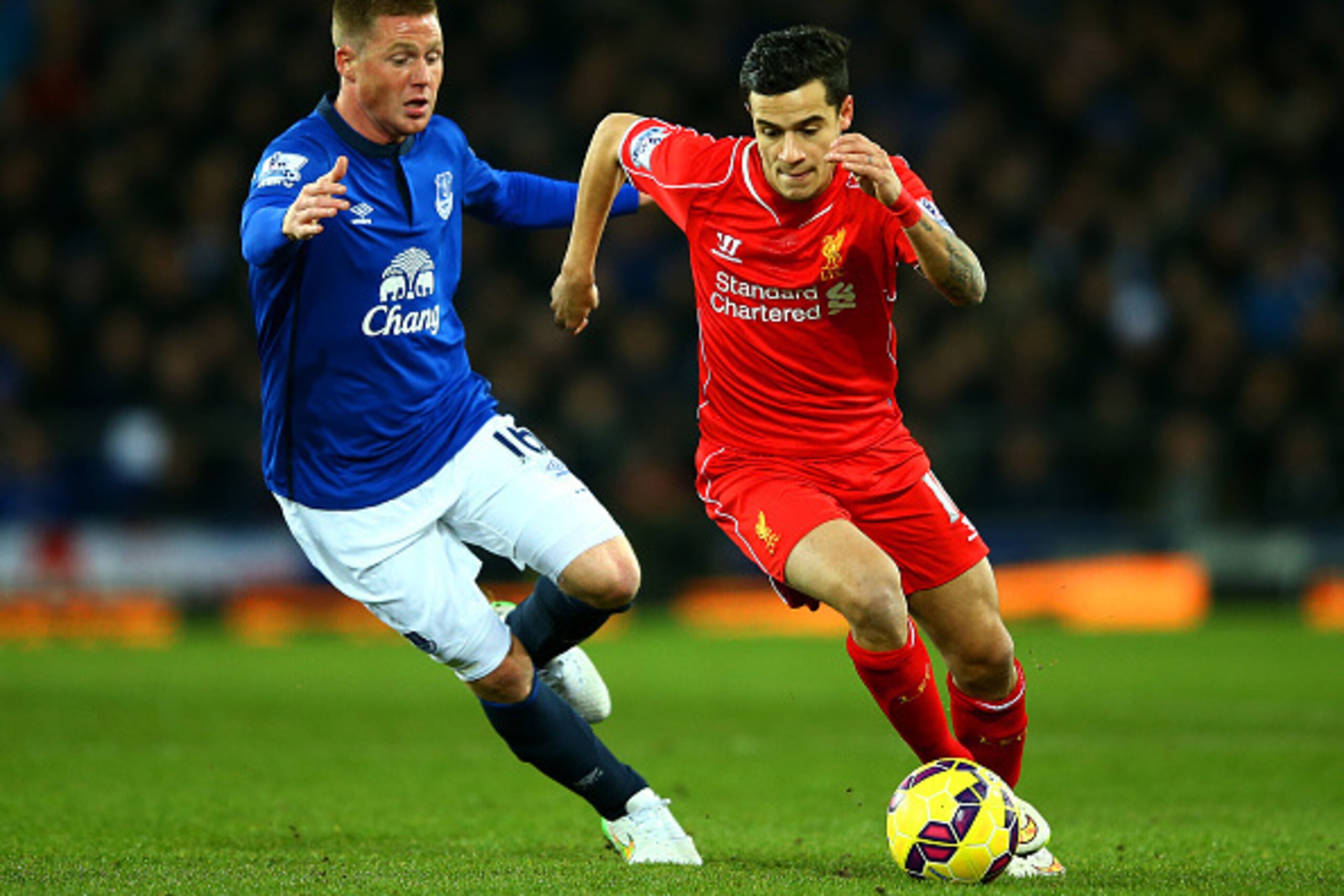 LIVERPOOL, ENGLAND - FEBRUARY 07:  Philippe Coutinho of Liverpool battles for the ball with James McCarthy of Everton during the Barclays Premier League match between Everton and Liverpool at Goodison Park on February 7, 2015 in Liverpool, England.  (Phot