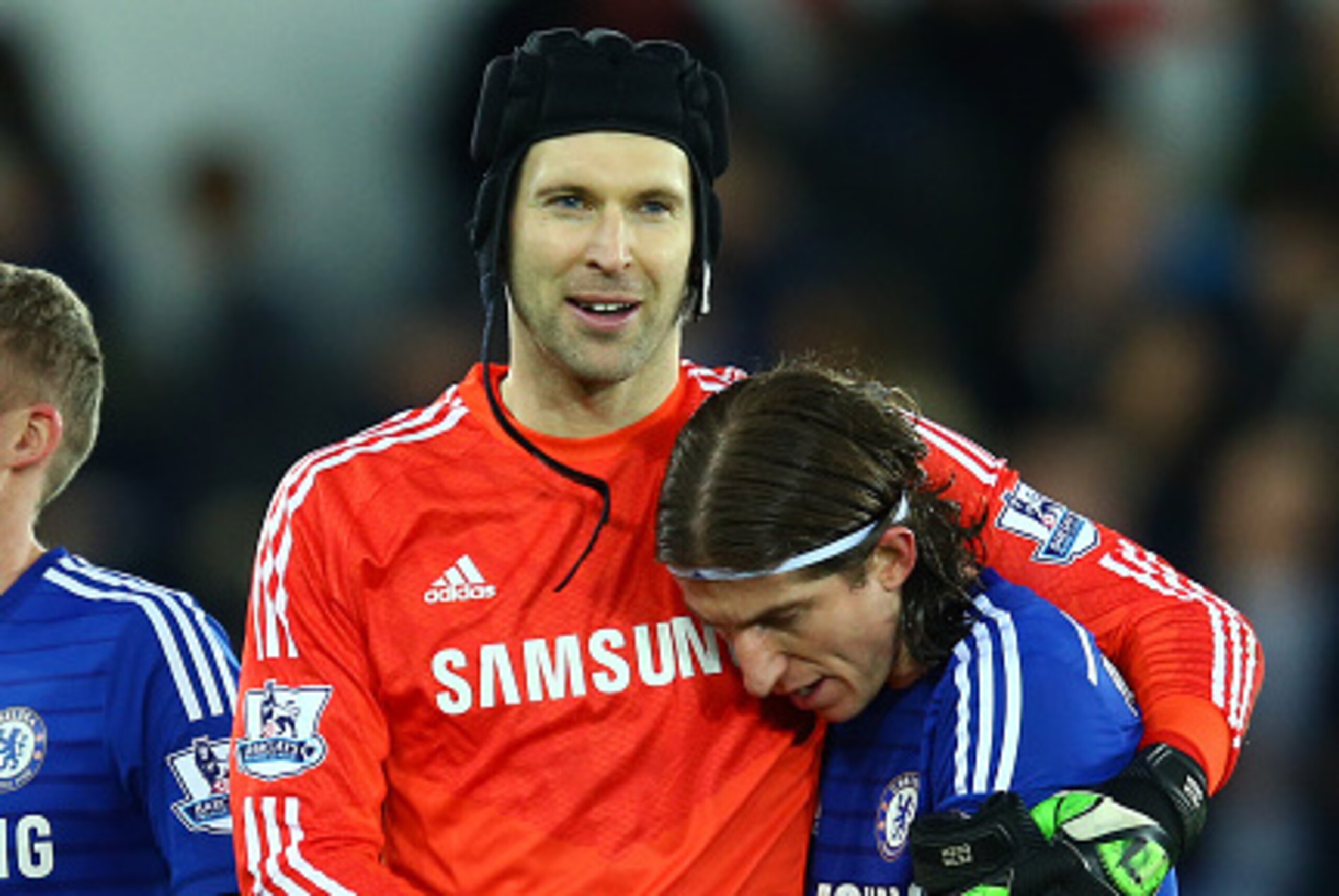 SWANSEA, WALES - JANUARY 17:  Filipe Luis of Chelsea (R) celebrates with Petr Cech of Chelsea after winning the Barclays Premier League match between Swansea City and Chelsea at Liberty Stadium on January 17, 2015 in Swansea, Wales.  (Photo by Richard Hea