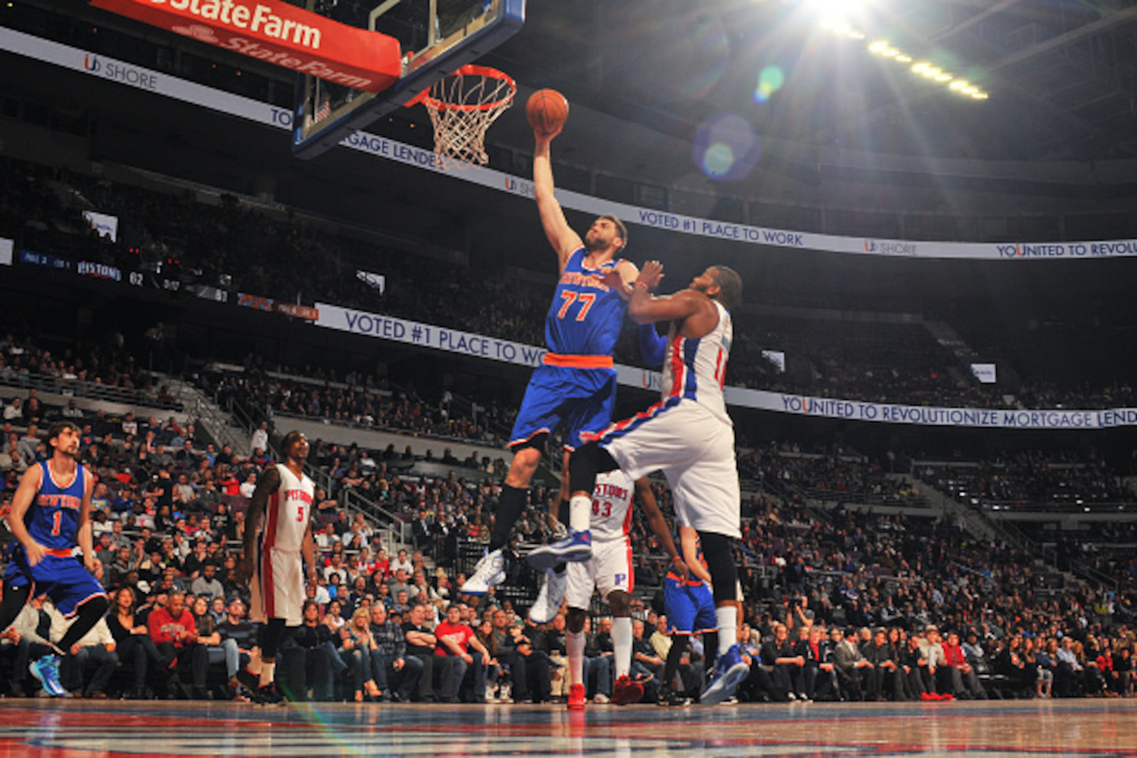 AUBURN HILLS, MI - FEBRUARY 27: Andrea Bargnani #77 of the New York Knicks goes up for a dunk against the Detroit Pistons on February 27, 2015 at The Palace of Auburn Hills in Auburn Hills, Michigan. NOTE TO USER: User expressly acknowledges and agrees th