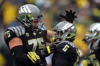 EUGENE, OR - OCTOBER 27:  De'Anthony Thomas #6 of the Oregon Ducks  is congratulated by Jake Fisher #75 after returning a punt for a touchdown against the Colorado Buffaloes on October 27, 2012 at the Autzen Stadium in Eugene, Oregon.  (Photo by Jonathan 