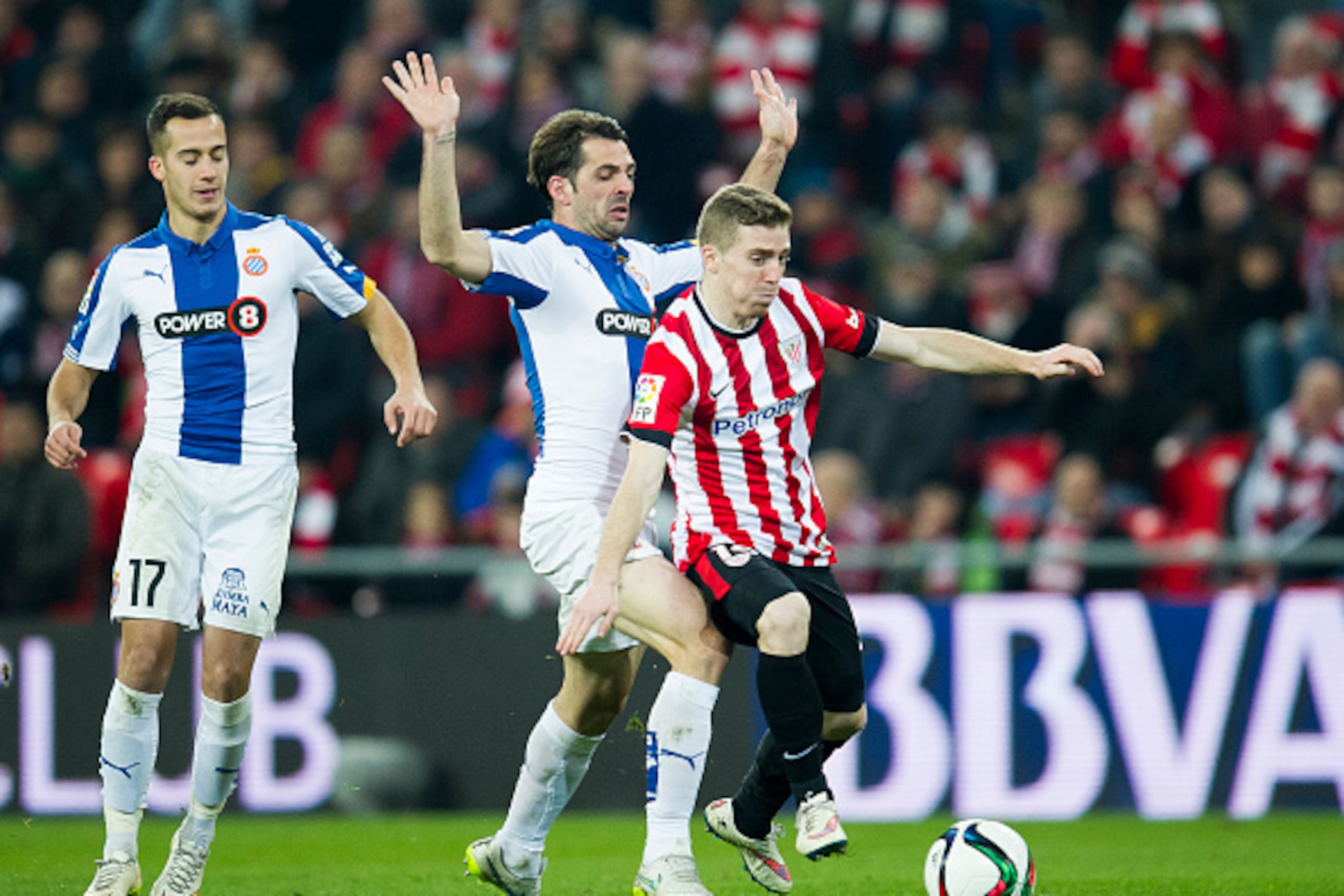 BILBAO, SPAIN - FEBRUARY 11:  Victor Sanchez of RCD Espanyol duels for the ball with Iker Muniain of Athletic Club during the Copa del Rey Semi-Final first leg match between Athletic Club and RCD Espanyol at San Mames Stadium on February 11, 2015 in Bilba