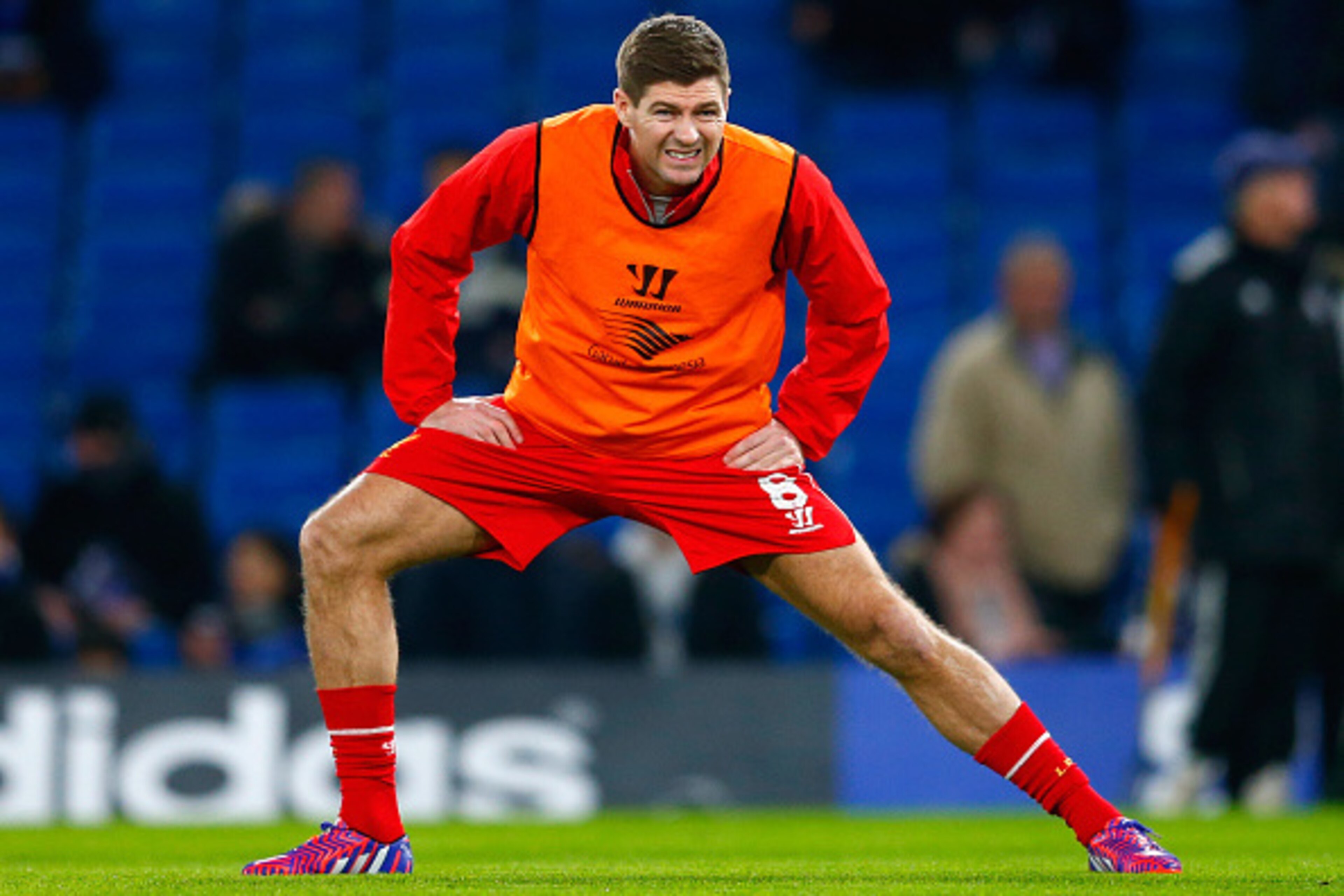 LONDON, ENGLAND - JANUARY 27:  Steven Gerrard of Liverpool warms up ahead of the Capital One Cup Semi-Final second leg between Chelsea and Liverpool at Stamford Bridge on January 27, 2015 in London, England.  (Photo by Julian Finney/Getty Images)