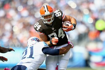 NASHVILLE, TN - OCTOBER 05: Jordan Cameron #84 of the Cleveland Browns runs with the ball while defended by George Wilson #21 of the Tennessee Titans during the game at LP Field on October 5, 2014 in Nashville, Tennessee.  (Photo by Andy Lyons/Getty Image