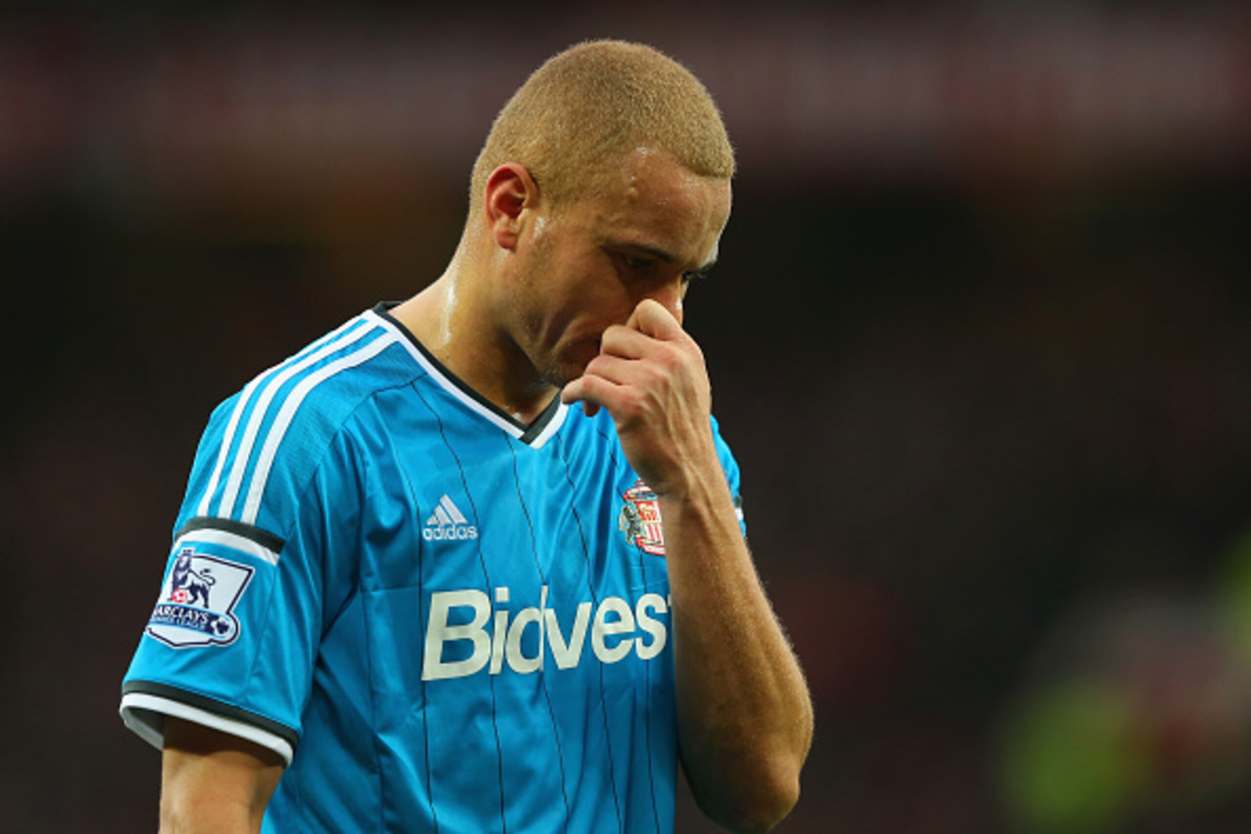 MANCHESTER, ENGLAND - FEBRUARY 28: JWes Brown of Sunderland is sent off with a straight red during the Barclays Premier League match between Manchester United and Sunderland at Old Trafford on February 28, 2015 in Manchester, England.  (Photo by Alex Live