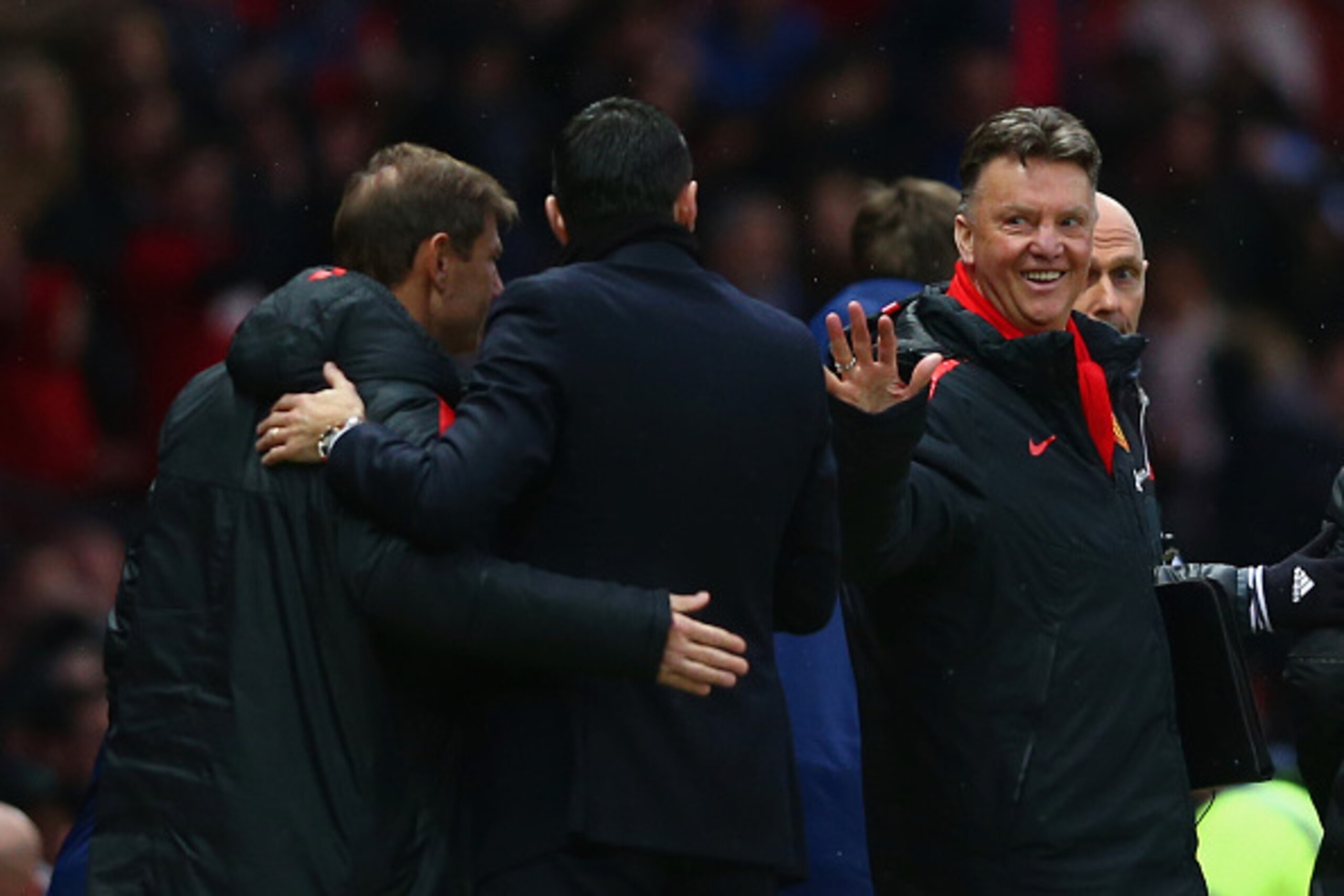 MANCHESTER, ENGLAND - FEBRUARY 28:  Manager Louis van Gaal of Manchester United waves oodbye to Manager Gustavo Poyet of Sunderland after the Barclays Premier League match between Manchester United and Sunderland at Old Trafford on February 28, 2015 in Ma