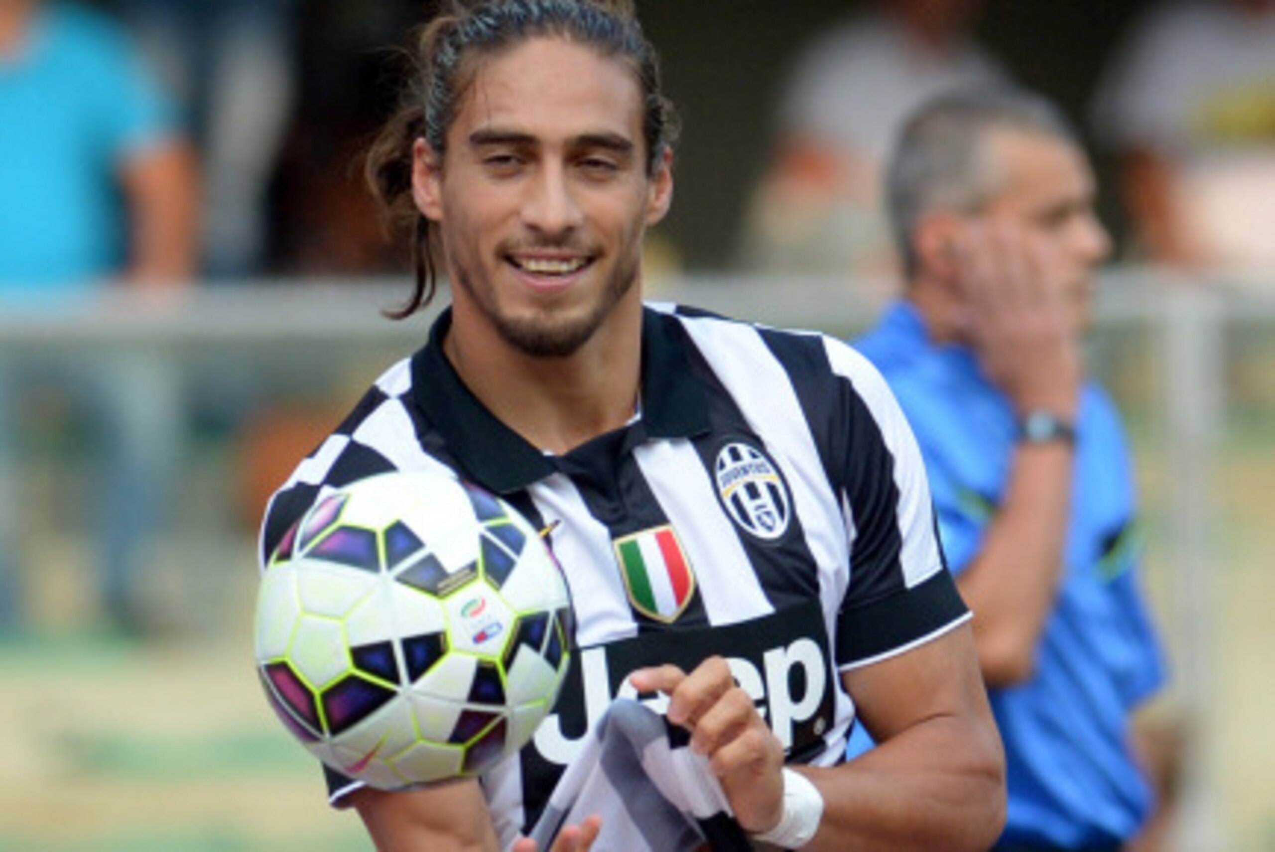 VERONA, ITALY - AUGUST 30:  Martin Caceres of Juventus celebrates after scoring his opening goal during the Serie A match between AC Chievo Verona and Juventus FC at Stadio Marc'Antonio Bentegodi on August 30, 2014 in Verona, Italy.  (Photo by Dino Panato