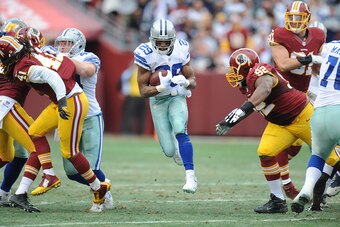LANDOVER, MD - DECEMBER 28: running back DeMarco Murray #29 of the Dallas Cowboys runs with the ball in the first quarter during a NFL football game against the Washington Redskins at FedExField on December 28, 2014 in Landover. Maryland.   (Photo by Mitc