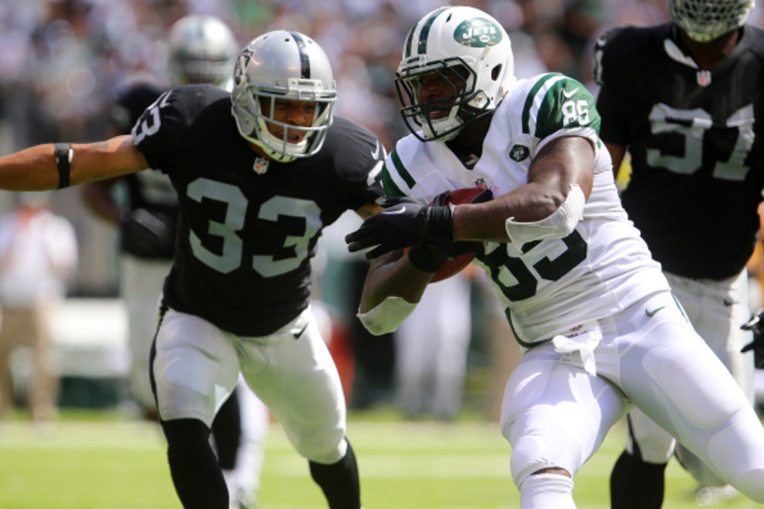 EAST RUTHERFORD, NJ - SEPTEMBER 07:   Tight end Jeff Cumberland #85 of the New York Jets runs after a catch against  Tyvon Branch #33 of the Oakland Raiders in the second quarter at MetLife Stadium on September 7, 2014 in East Rutherford, New Jersey.  (Ph