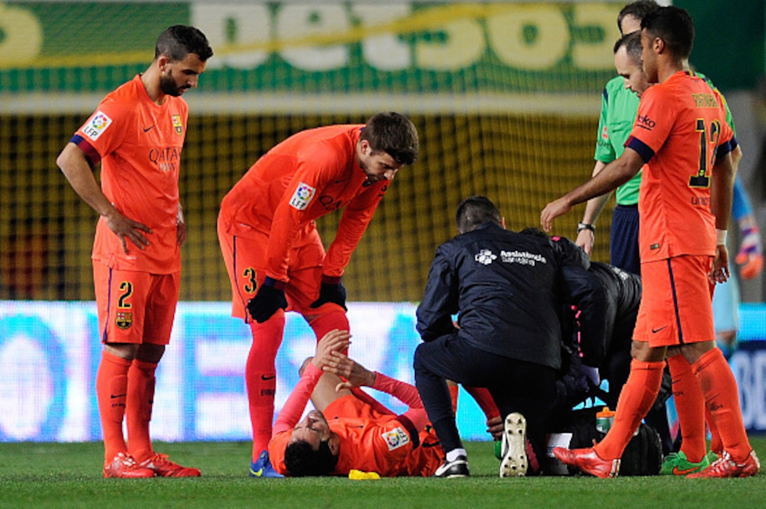 VILLARREAL, SPAIN - MARCH 04:  Sergio Busquets of FC Barcelona lies injured during the Copa del Rey Semi-Final, Second Leg match between Villarreal CF and Barcelona at El Madrigal stadium on March 4, 2015 in Villarreal, Spain.  (Photo by Denis Doyle/Getty