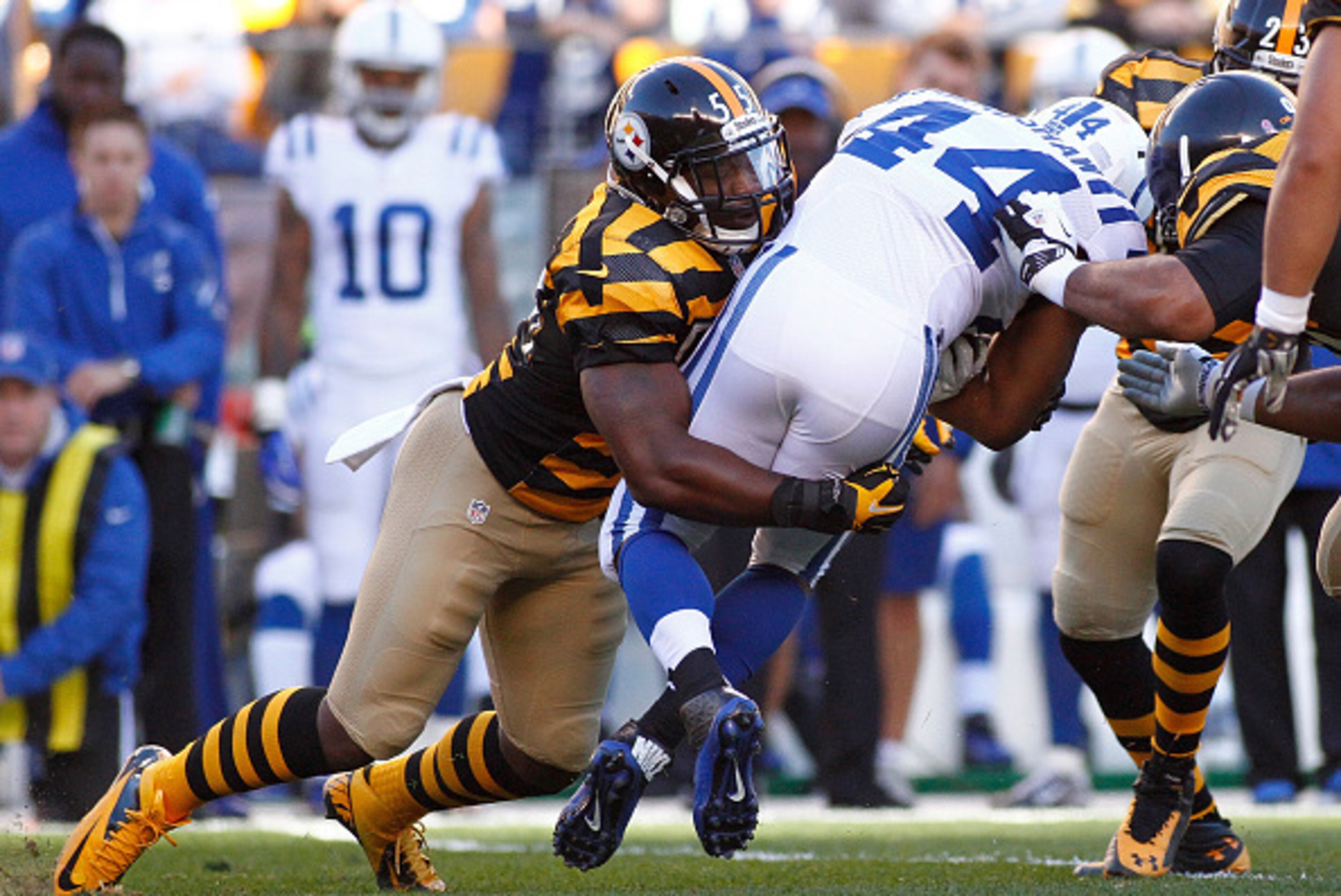 PITTSBURGH, PA - OCTOBER 26: Ahmad Bradshaw #44 of the Indianapolis Colts gets wrapped up by Arthur Moats #55 of the Pittsburgh Steelers during the first quarter at Heinz Field on October 26, 2014 in Pittsburgh, Pennsylvania. (Photo by Justin K. Aller/G PITTSBURGH, PA - OCTOBER 26: Ahmad Bradshaw #44 of the Indianapolis Colts gets wrapped up by Arthur Moats #55 of the Pittsburgh Steelers during the first quarter at Heinz Field on October 26, 2014 in Pittsburgh, Pennsylvania. (Photo by Justin K. Aller/G