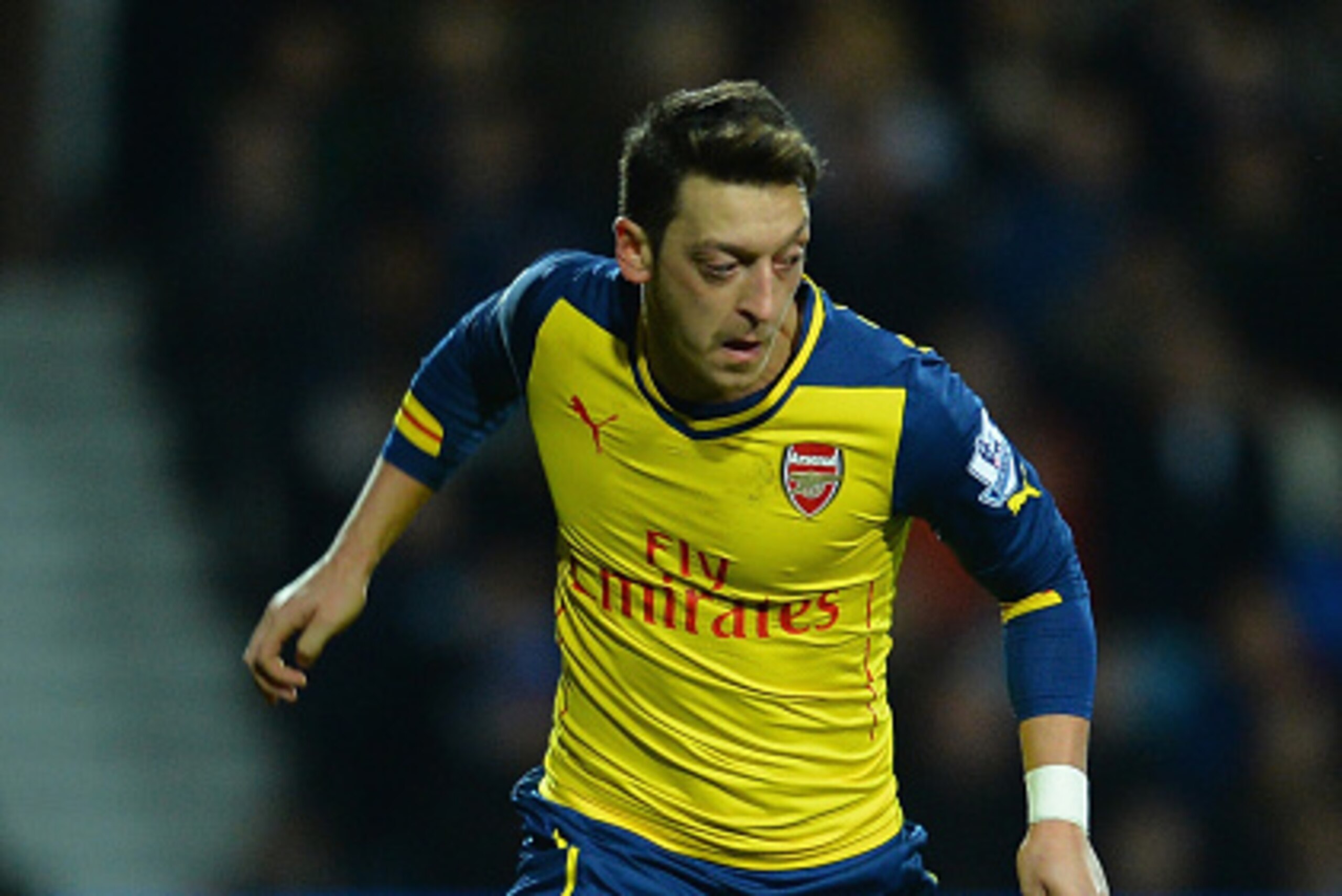 LONDON, ENGLAND - MARCH 04:  Mesut Ozil of Arsenal during the Barclays Premier League match between Queens Park Rangers and Arsenal at Loftus Road on March 4, 2015 in London, England.  (Photo by Christopher Lee/Getty Images)