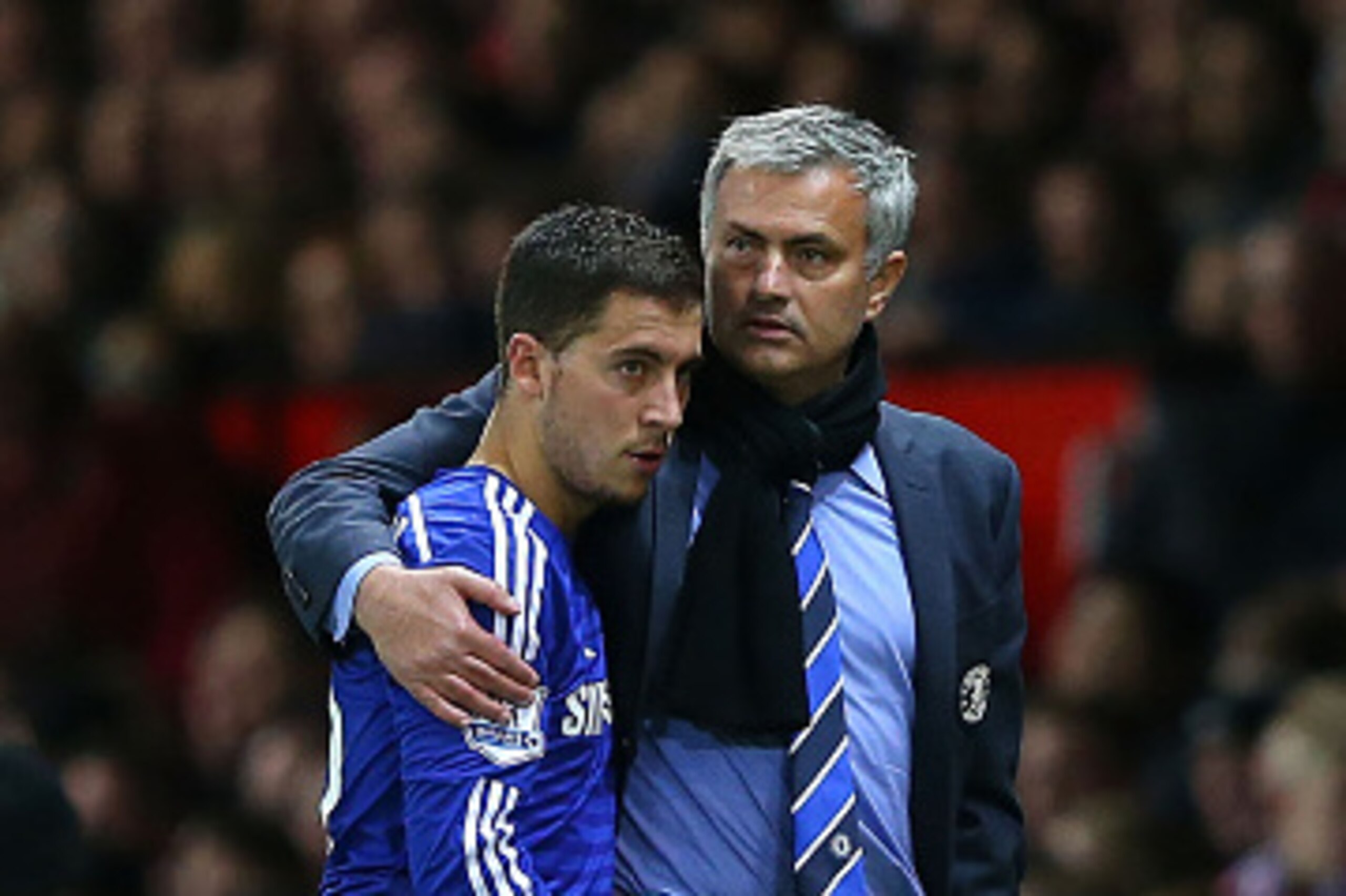 MANCHESTER, ENGLAND - OCTOBER 26:  Chelsea Manager Jose Mourinho embraces Eden Hazard during the Barclays Premier League match between Manchester United and Chelsea at Old Trafford on October 26, 2014 in Manchester, England.  (Photo by Alex Livesey/Getty 
