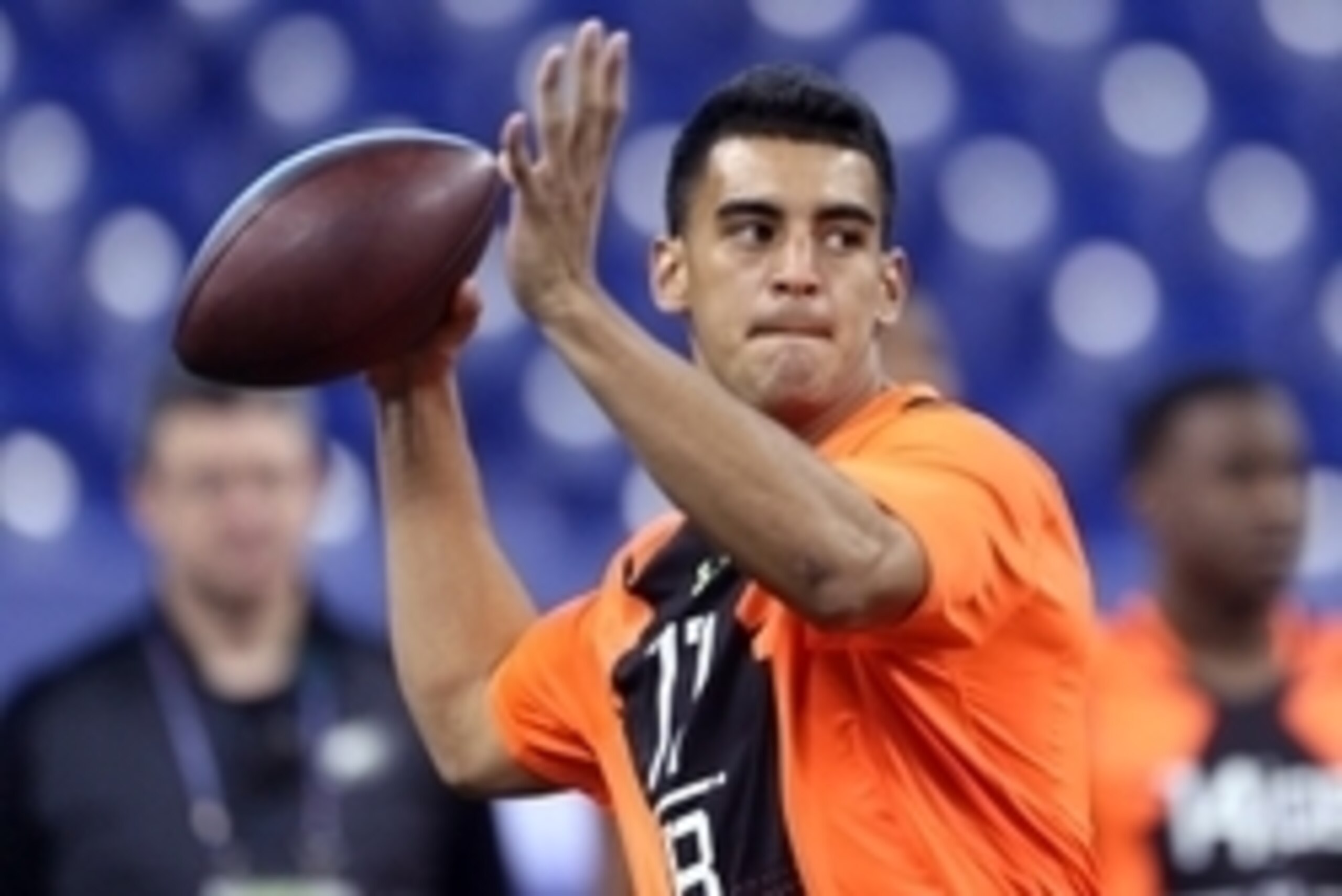 Feb 21, 2015; Indianapolis, IN, USA; Oregon Ducks quarterback Marcus Mariota throws a pass during the 2015 NFL Combine at Lucas Oil Stadium. Mandatory Credit: Brian Spurlock-USA TODAY Sports Feb 21, 2015; Indianapolis, IN, USA; Oregon Ducks quarterback Marcus Mariota throws a pass during the 2015 NFL Combine at Lucas Oil Stadium. Mandatory Credit: Brian Spurlock-USA TODAY Sports