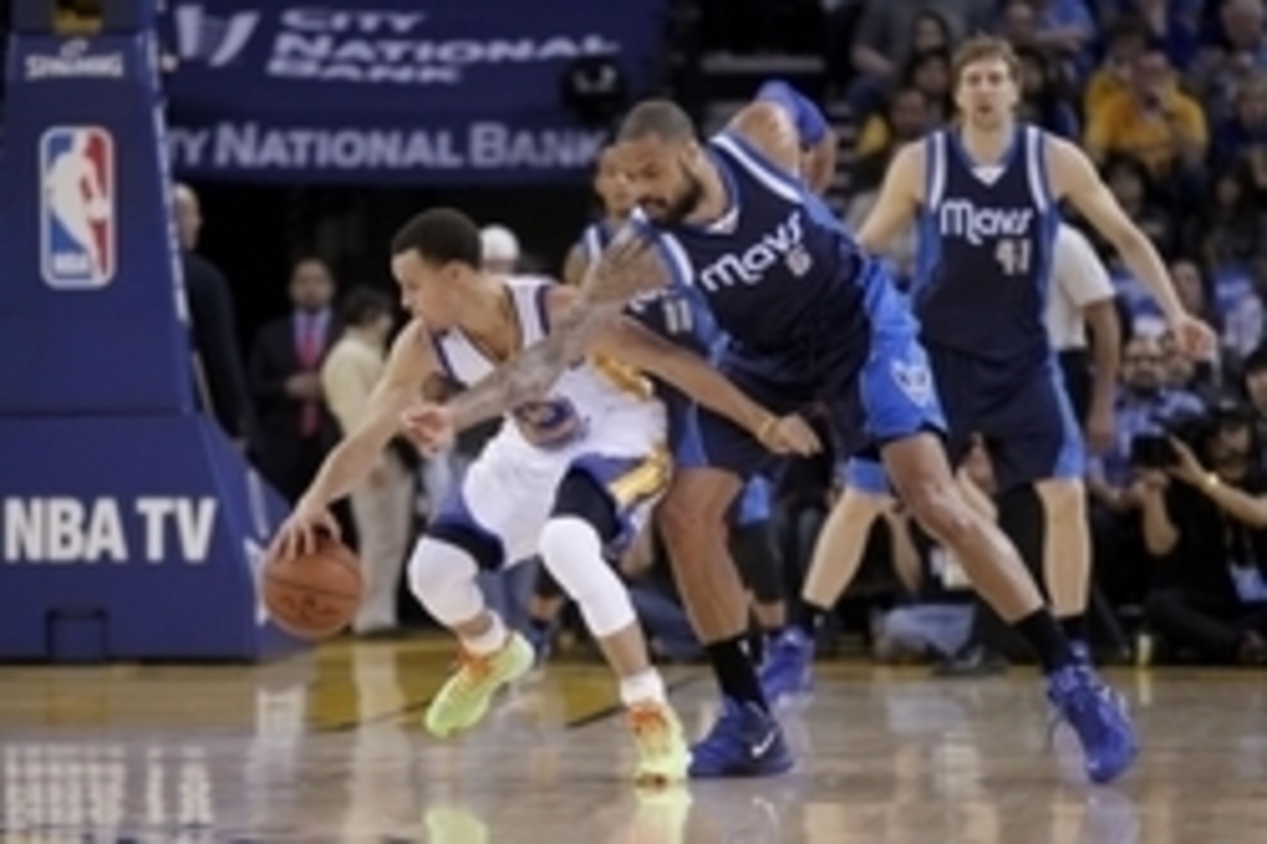 Mar 6, 2015; Oakland, CA, USA; Golden State Warriors guard Stephen Curry (30) dribbles the ball away from Dallas Mavericks center Tyson Chandler (6) in the first quarter at Oracle Arena. Mandatory Credit: Cary Edmondson-USA TODAY Sports Mar 6, 2015; Oakland, CA, USA; Golden State Warriors guard Stephen Curry (30) dribbles the ball away from Dallas Mavericks center Tyson Chandler (6) in the first quarter at Oracle Arena. Mandatory Credit: Cary Edmondson-USA TODAY Sports
