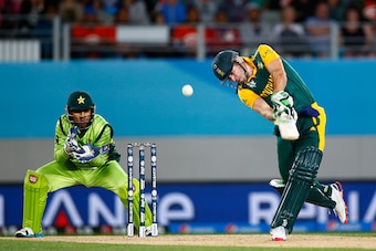 AUCKLAND, NEW ZEALAND - MARCH 07:  AB de Villiers of South Africa bats during the 2015 ICC Cricket World Cup match between South Africa and Pakistan at Eden Park on March 7, 2015 in Auckland, New Zealand.  (Photo by Phil Walter/Getty Images)