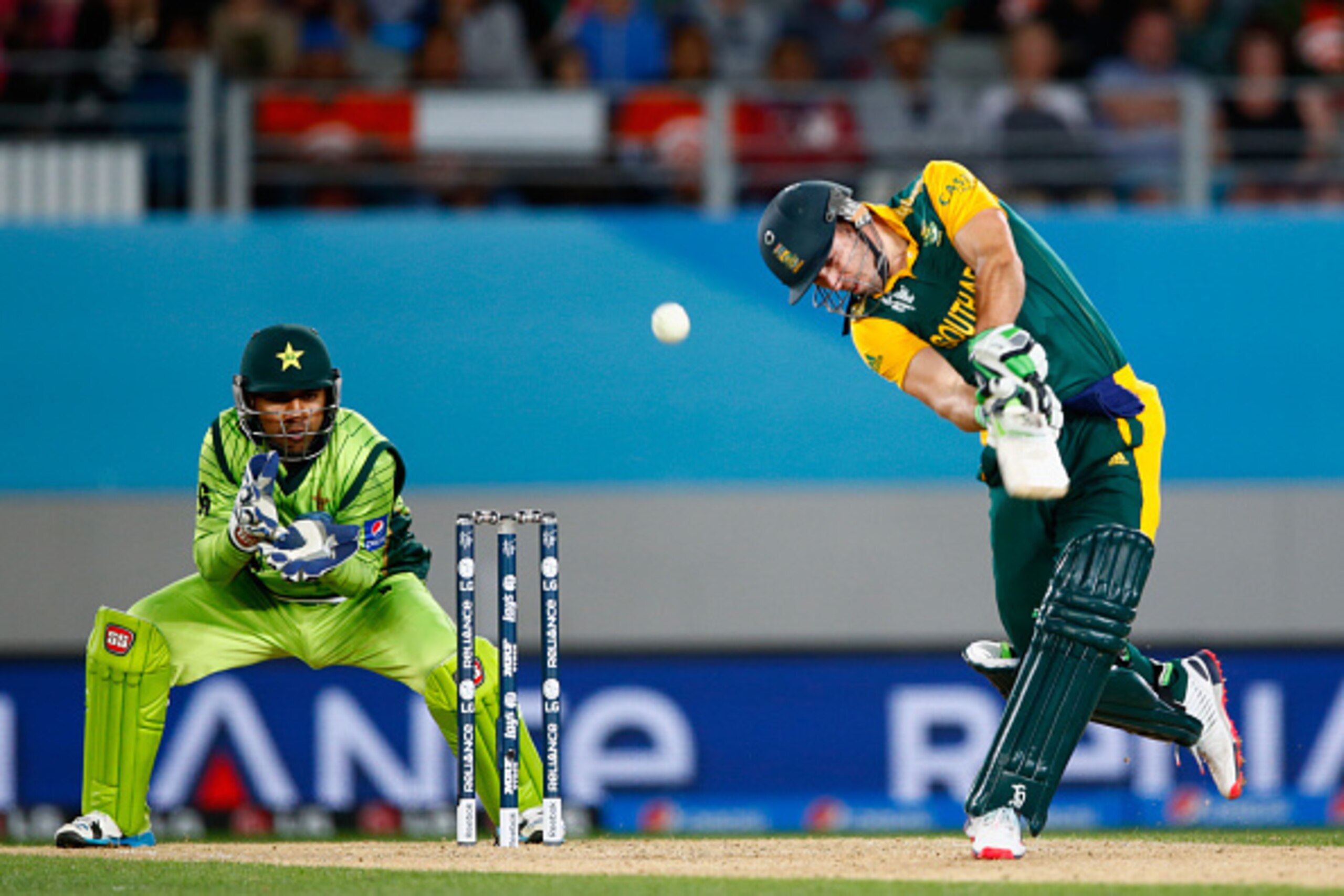 AUCKLAND, NEW ZEALAND - MARCH 07:  AB de Villiers of South Africa bats during the 2015 ICC Cricket World Cup match between South Africa and Pakistan at Eden Park on March 7, 2015 in Auckland, New Zealand.  (Photo by Phil Walter/Getty Images)